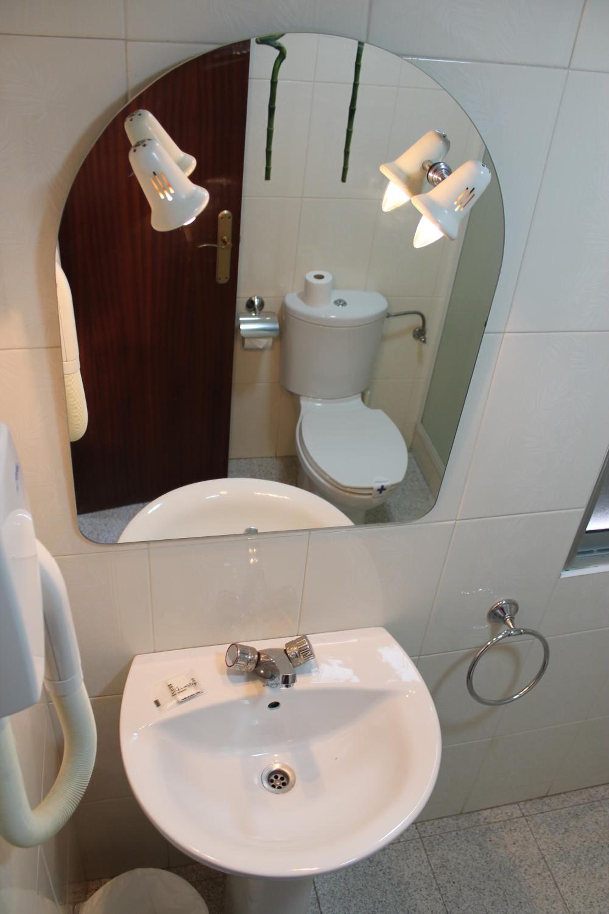 Economy Double Room photo 3