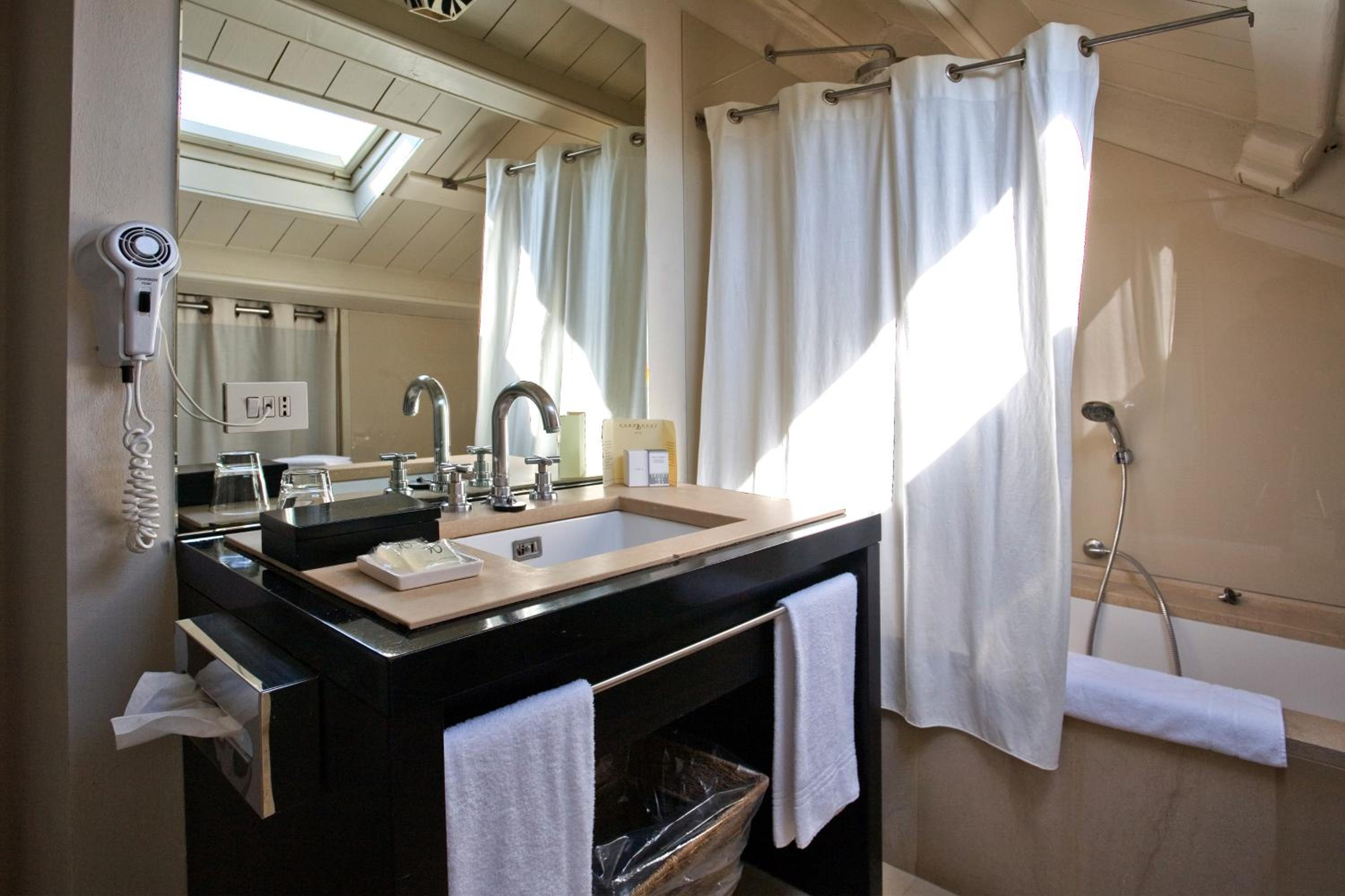 Superior Double Room with Sea View - Photo 12