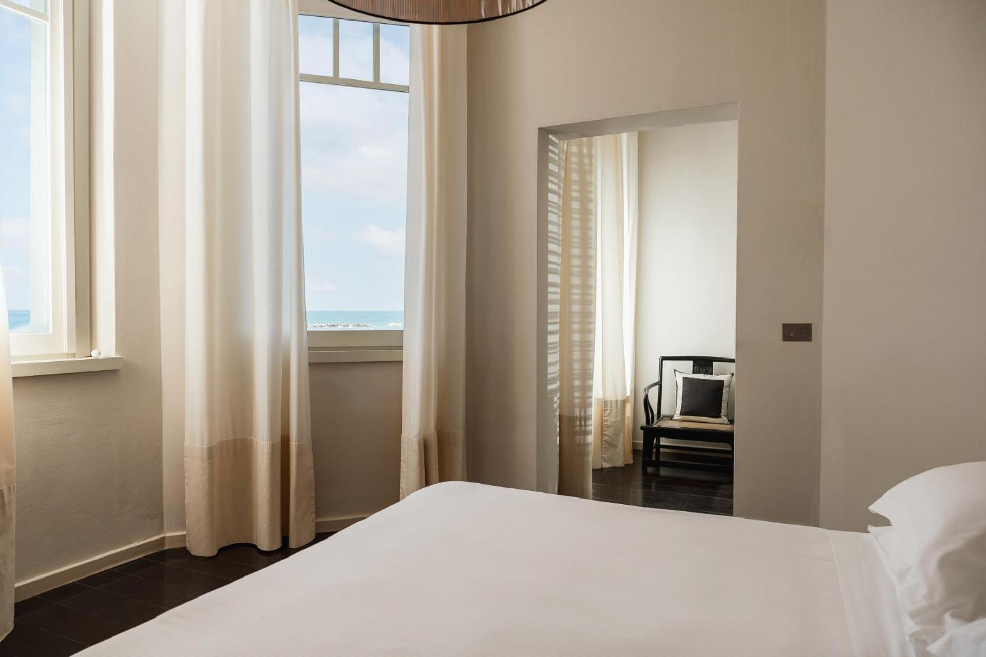 Superior Double Room with Sea View - Photo 3