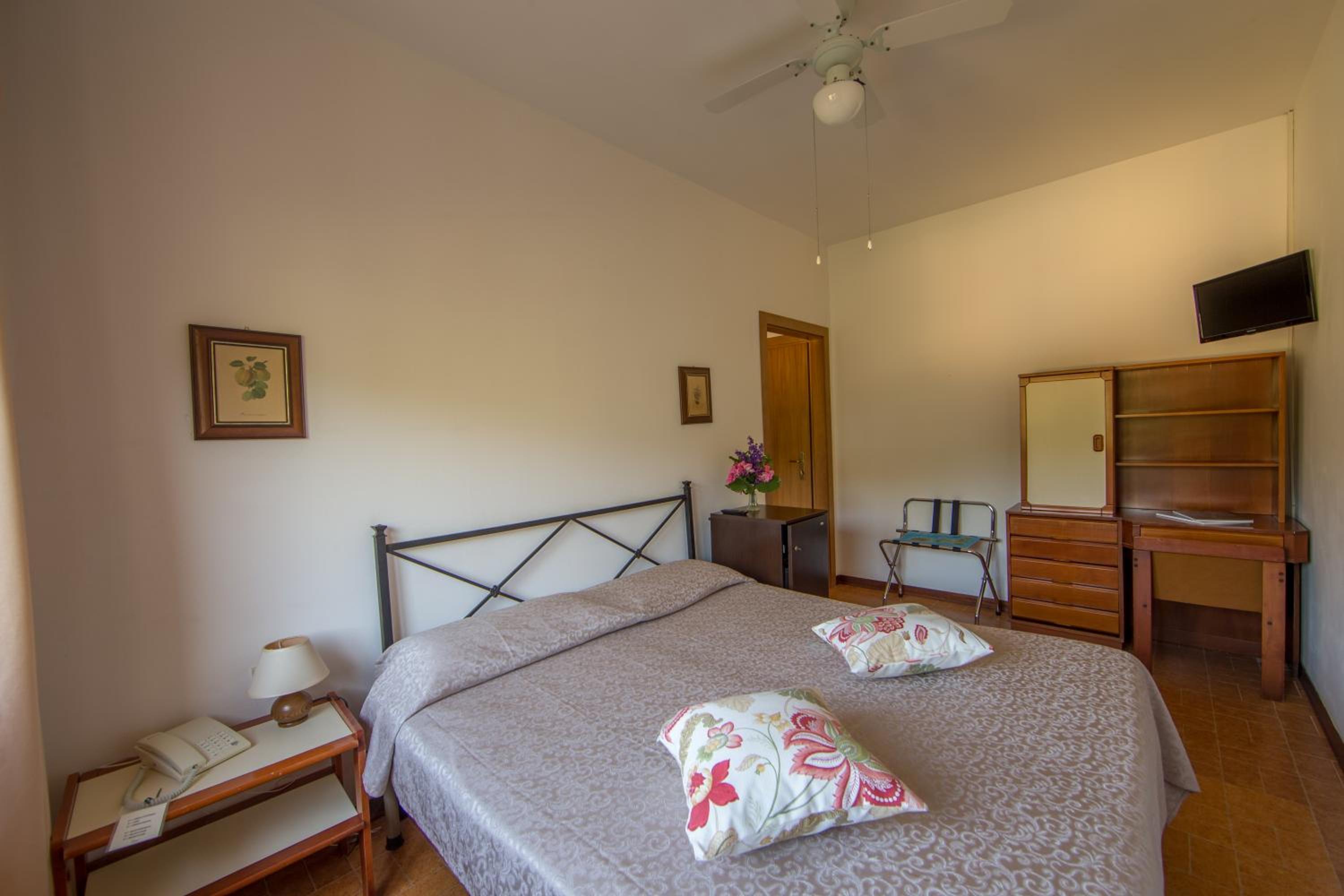 Small Double or Twin Room photo 2