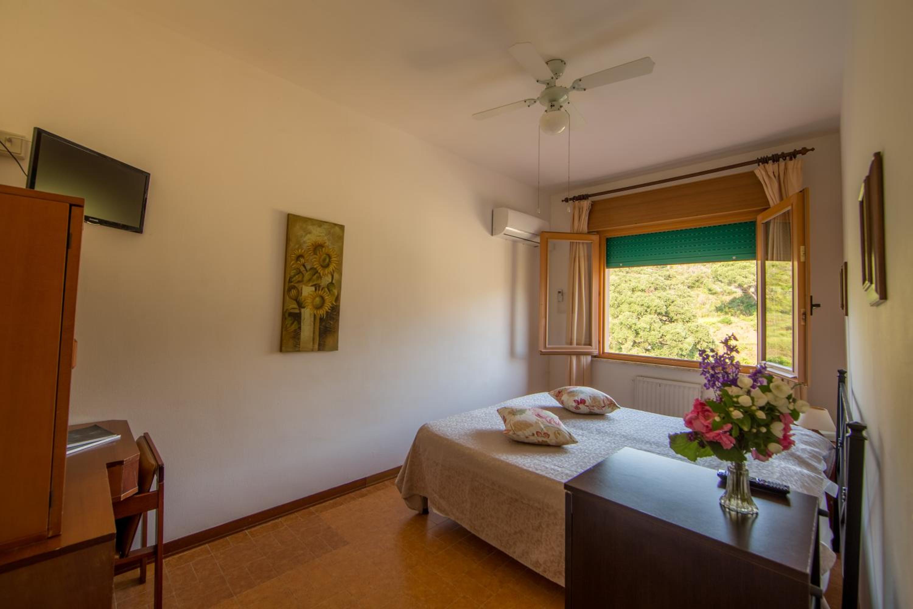 Small Double or Twin Room photo 1