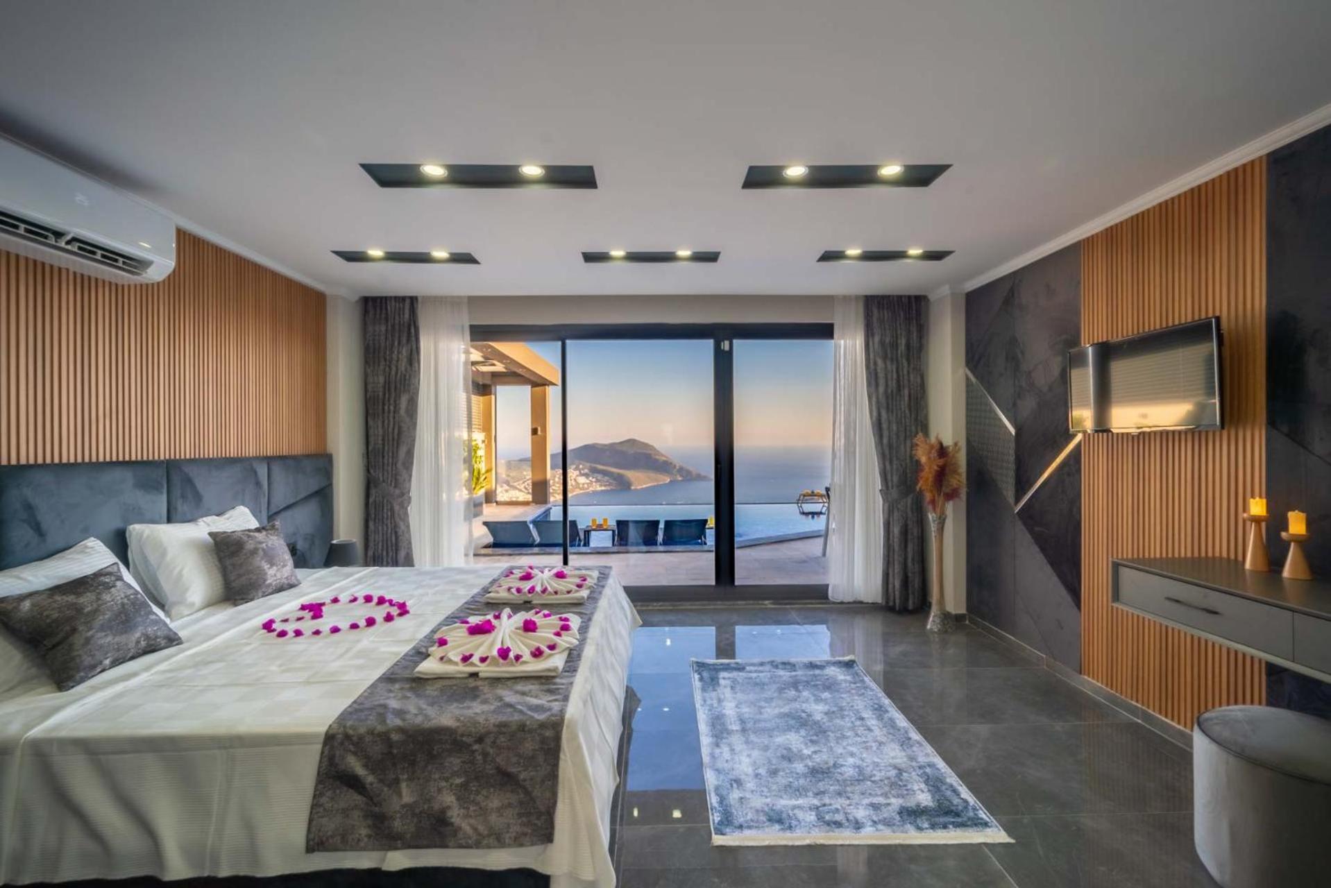 Three-Bedroom Villa photo 1