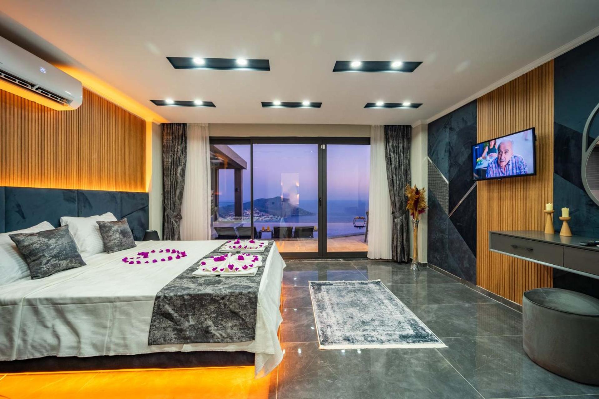 Three-Bedroom Villa photo 2