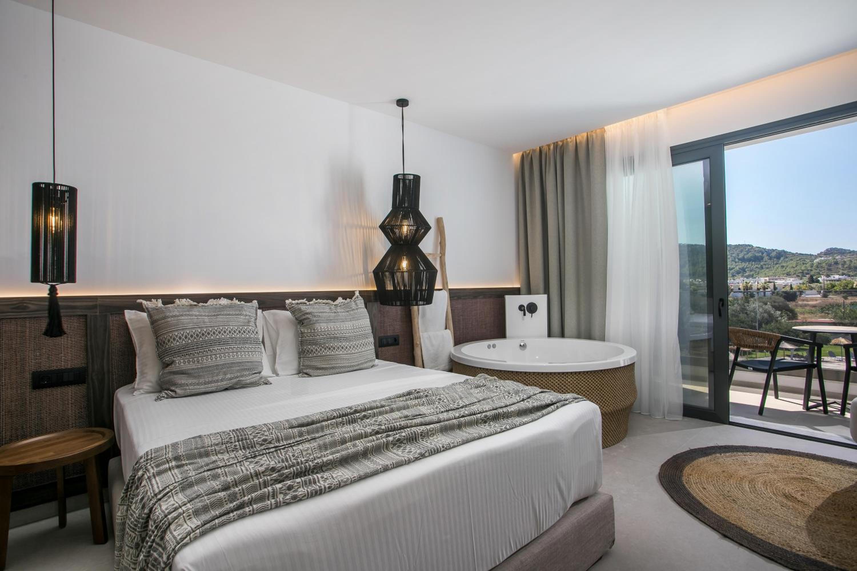 Suite with Hot Tub - Photo 13