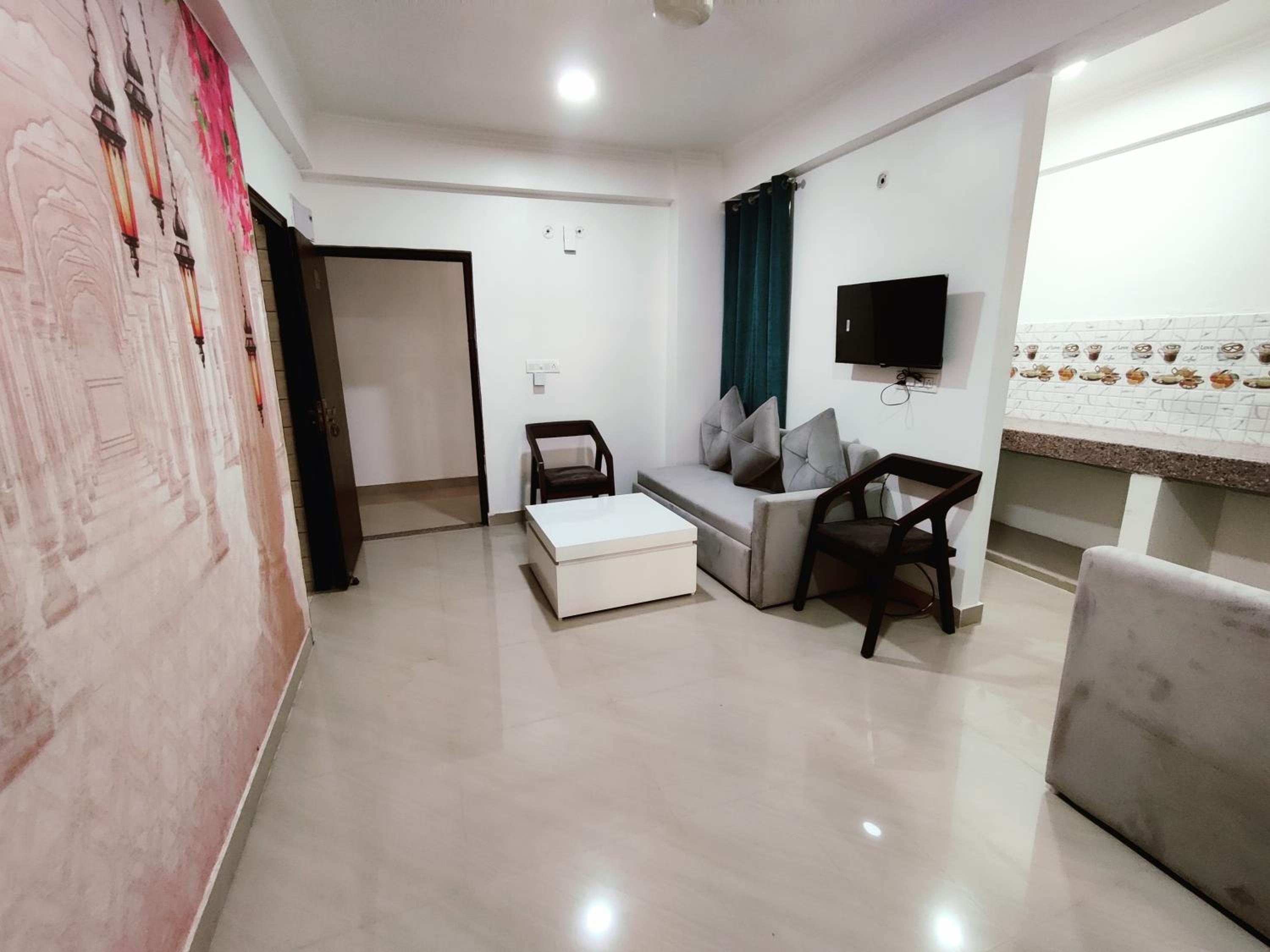 One-Bedroom Apartment with Balcony and City View - Photo 26