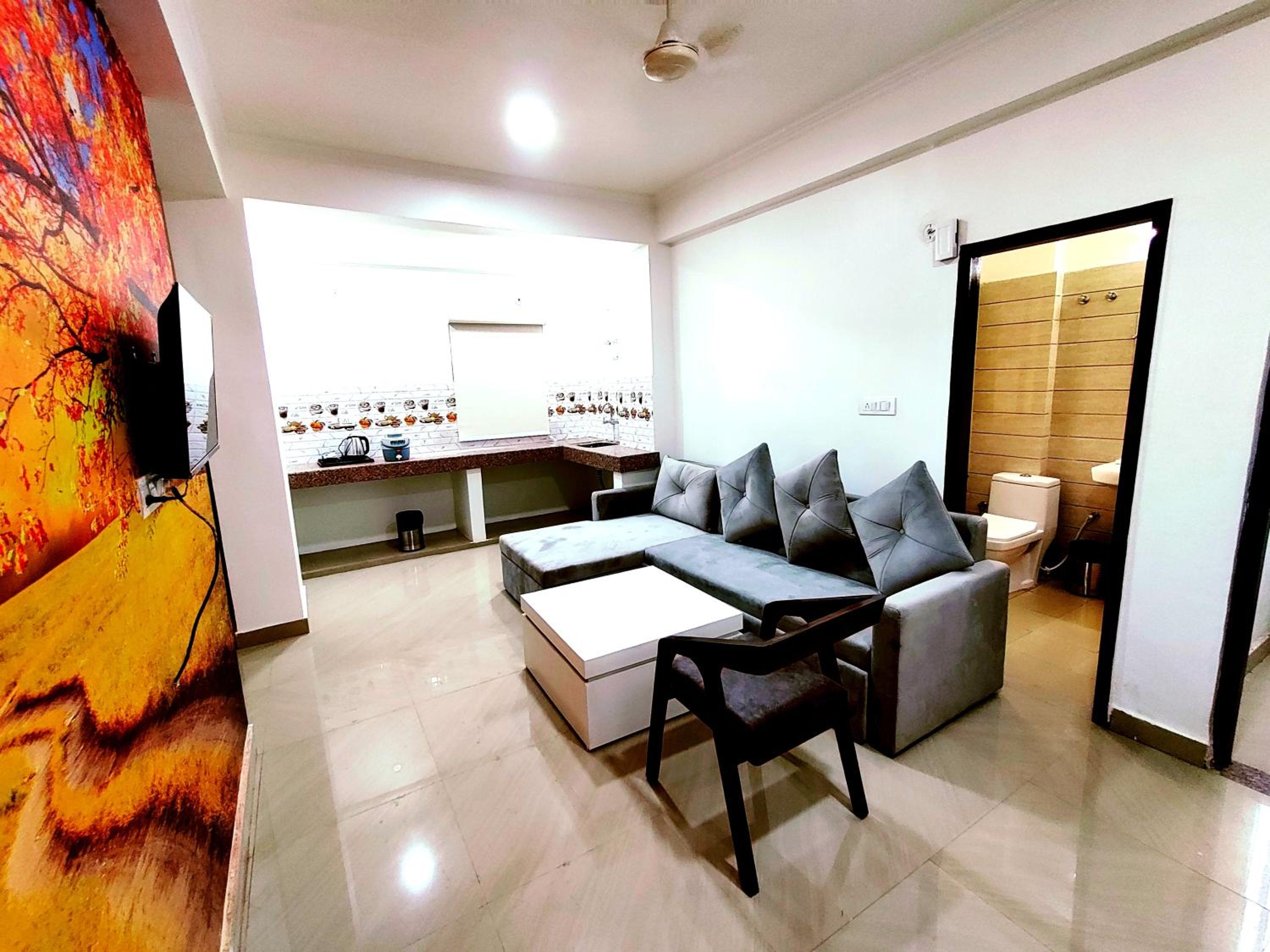 One-Bedroom Apartment with Balcony and City View - Photo 22