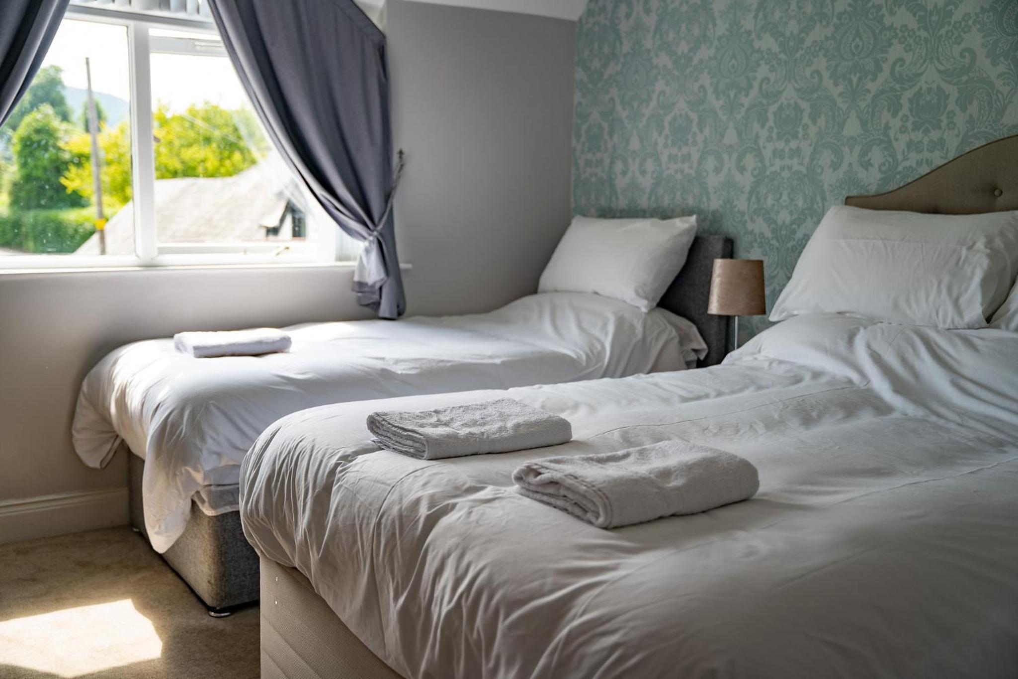Double or Twin Room with Mountain View - Photo 1