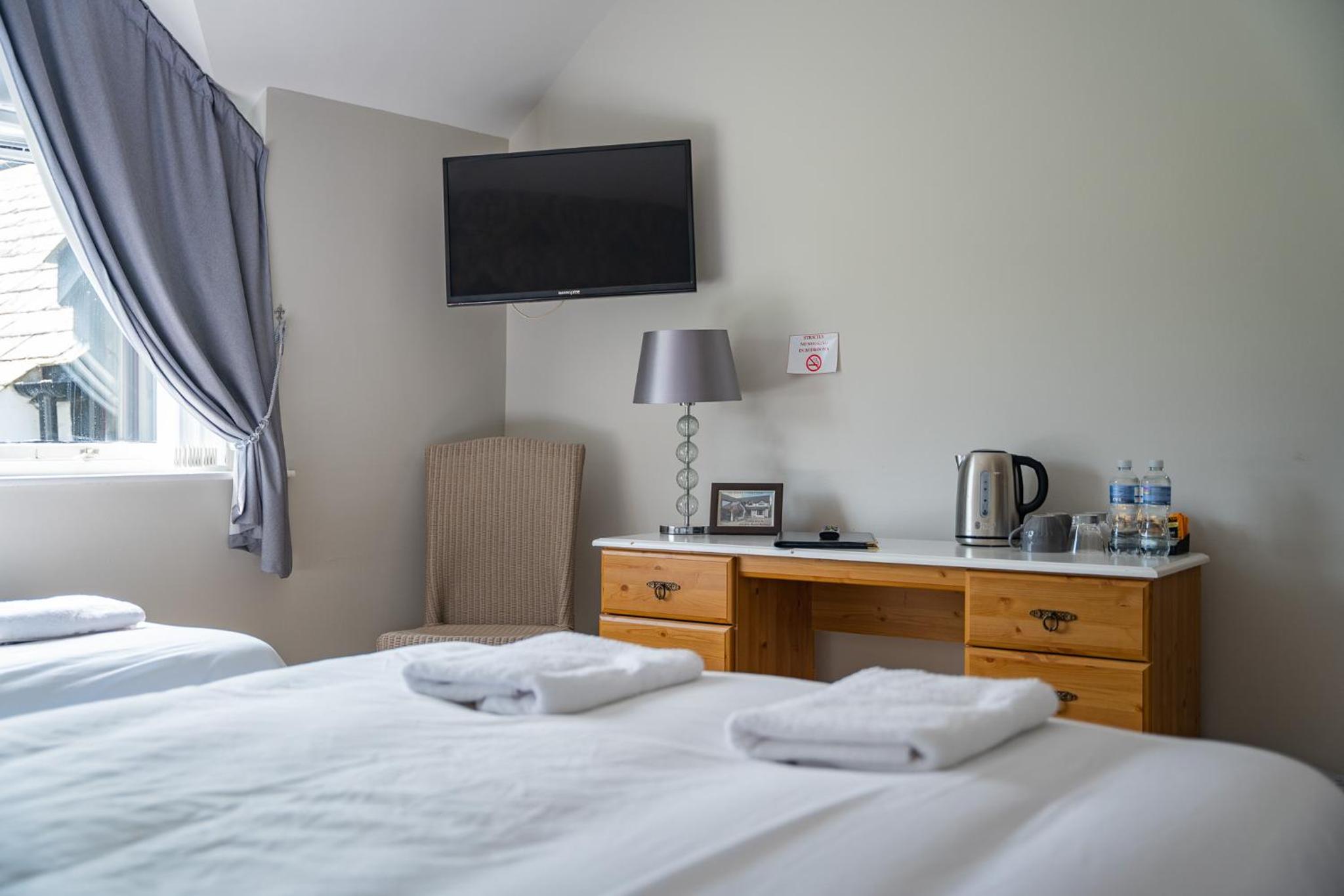 Double or Twin Room with Mountain View - Photo 5