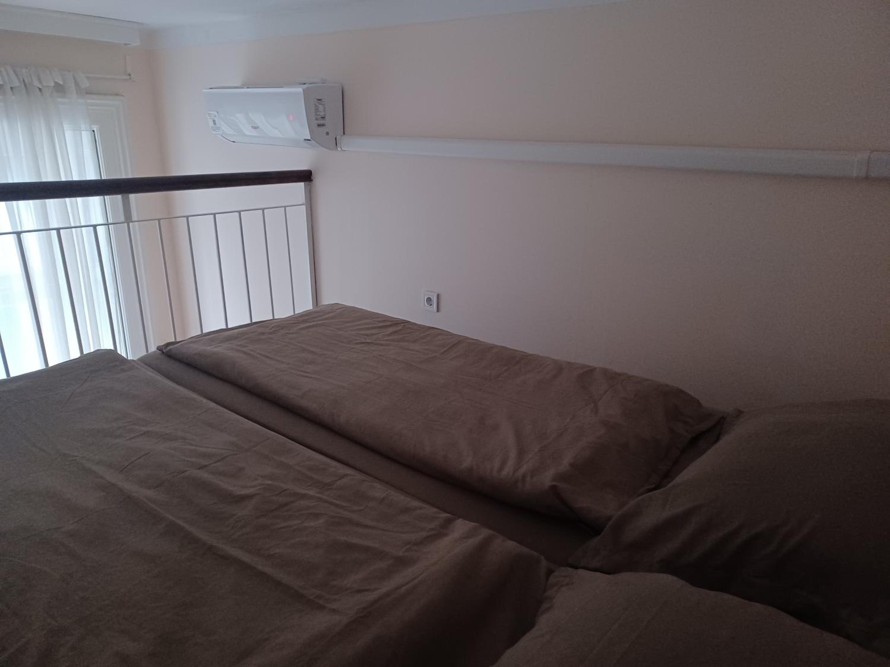 Studio Apartment - Photo 1