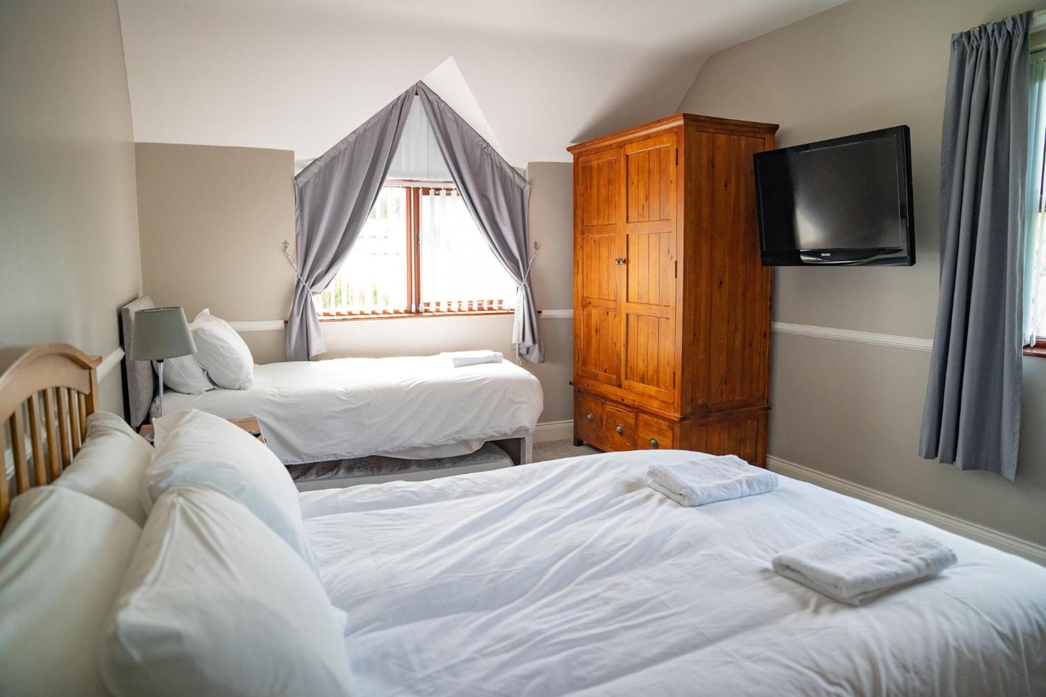 Double or Twin Room with Garden View - Photo 1