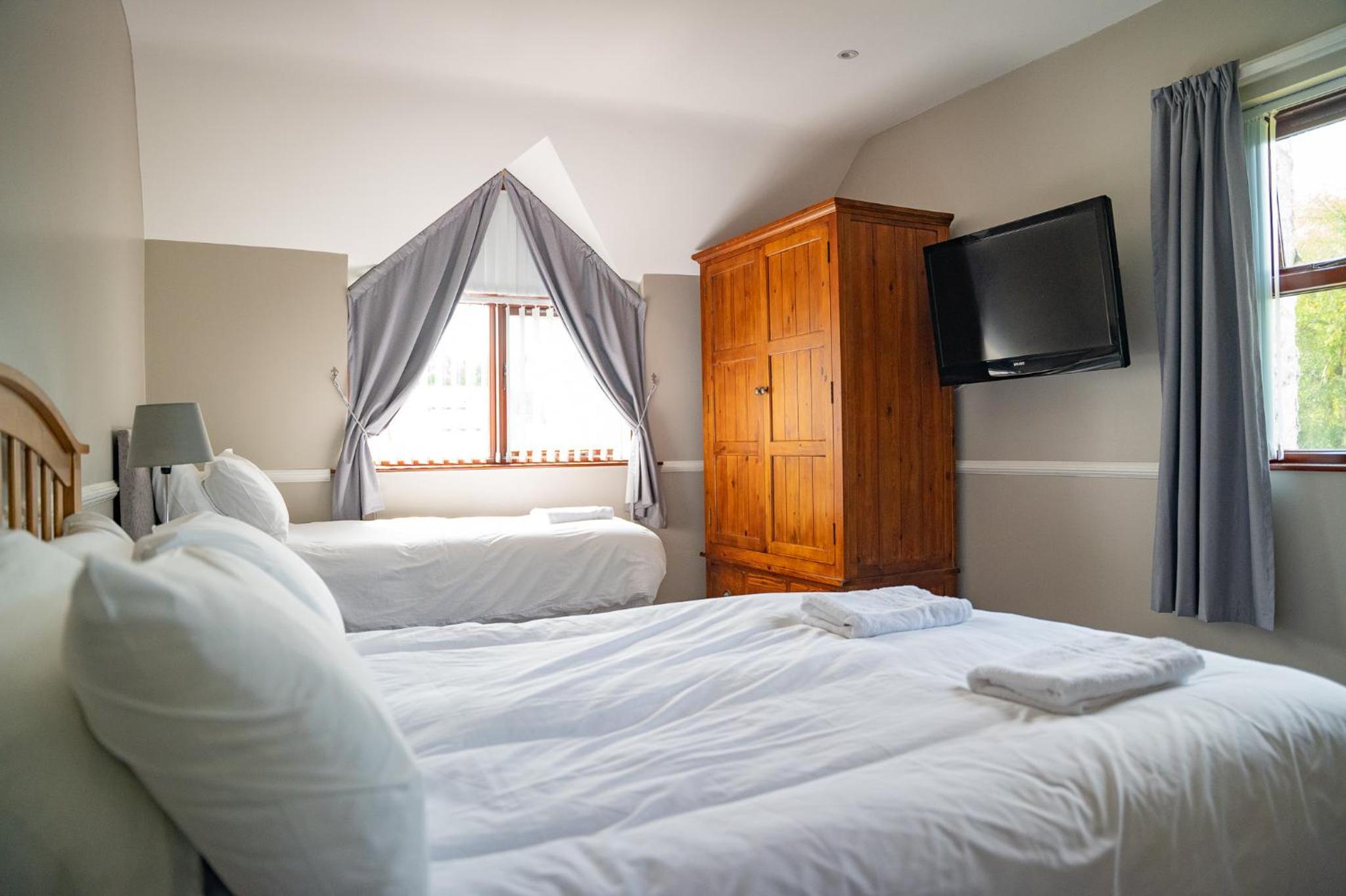 Double or Twin Room with Garden View - Photo 6