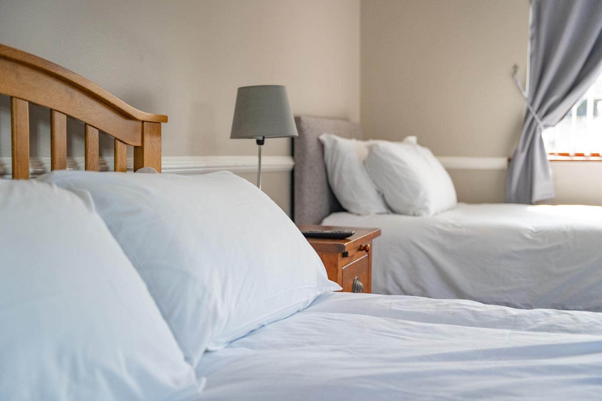 Double or Twin Room with Garden View - Photo 7