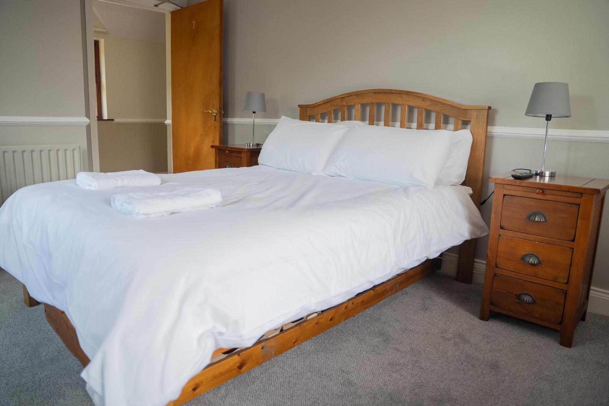 Double or Twin Room with Garden View - Photo 8