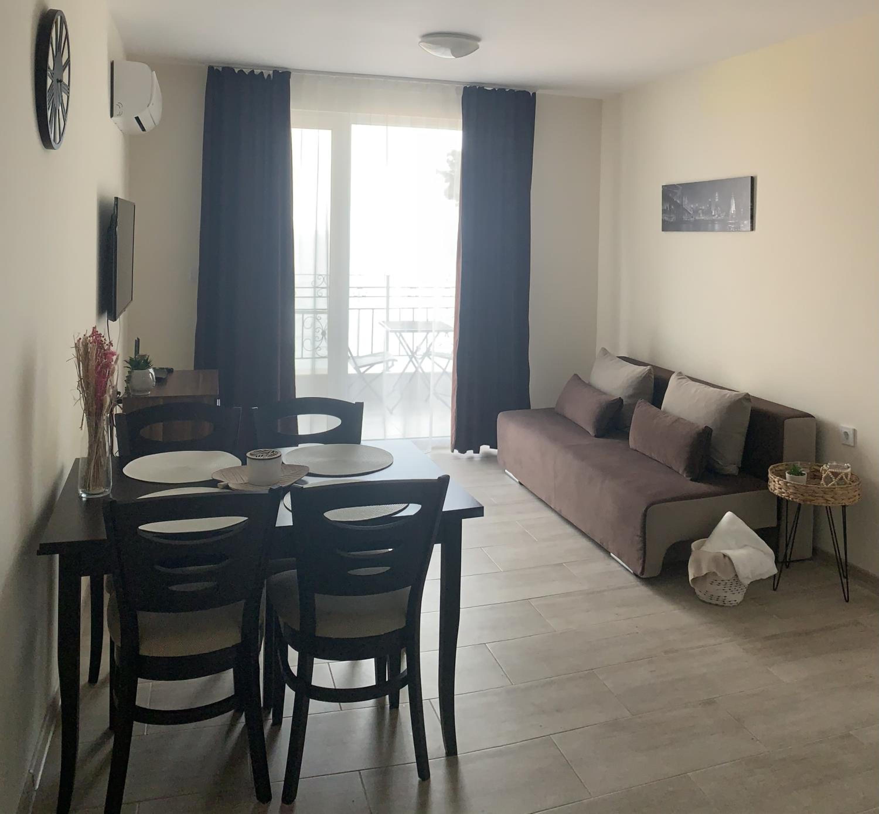 One-Bedroom Apartment photo 1