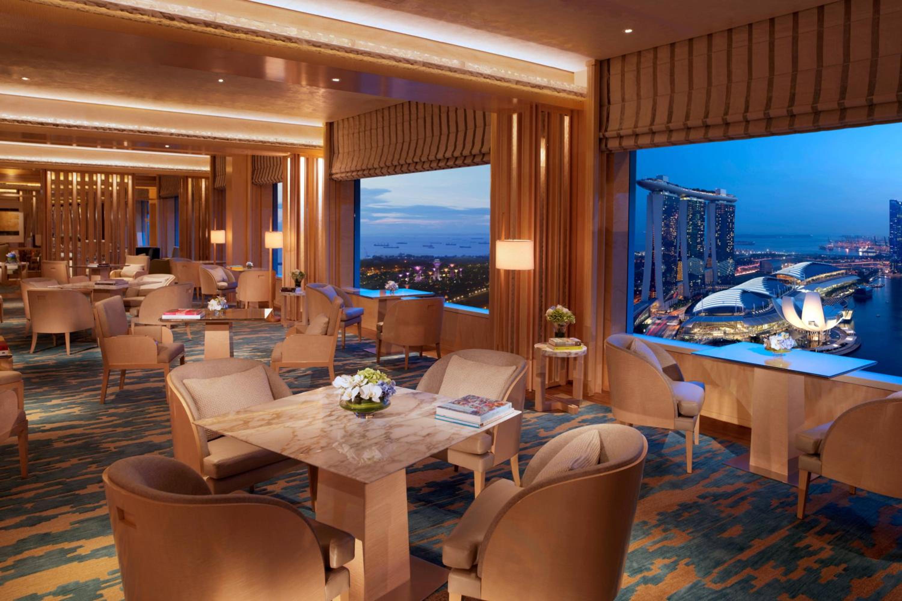 Club Premier Suite, 1 King Bed, Marina Bay View, Lounge Access photo 3