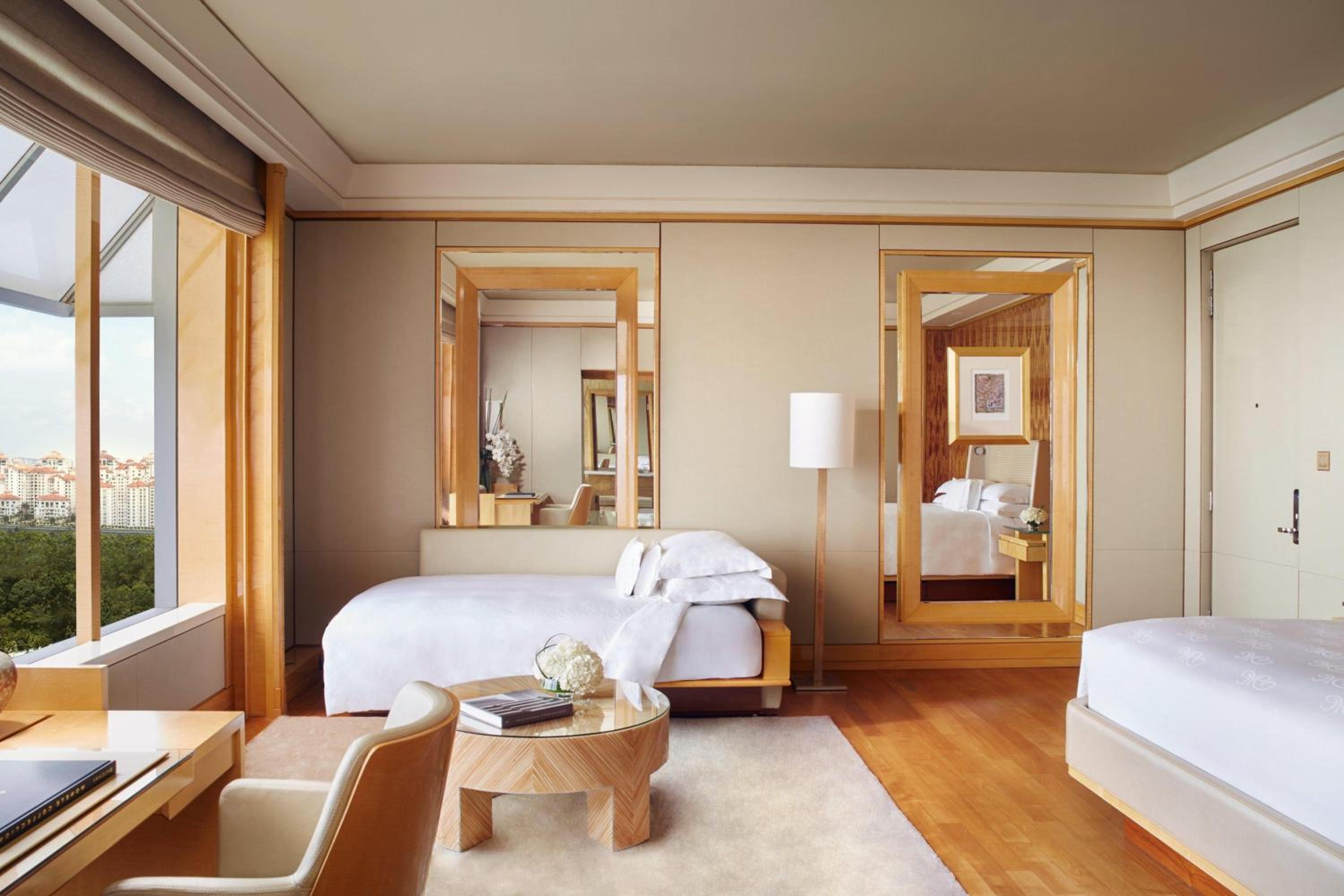 Grand King Room with One King Bed and Sofa Bed