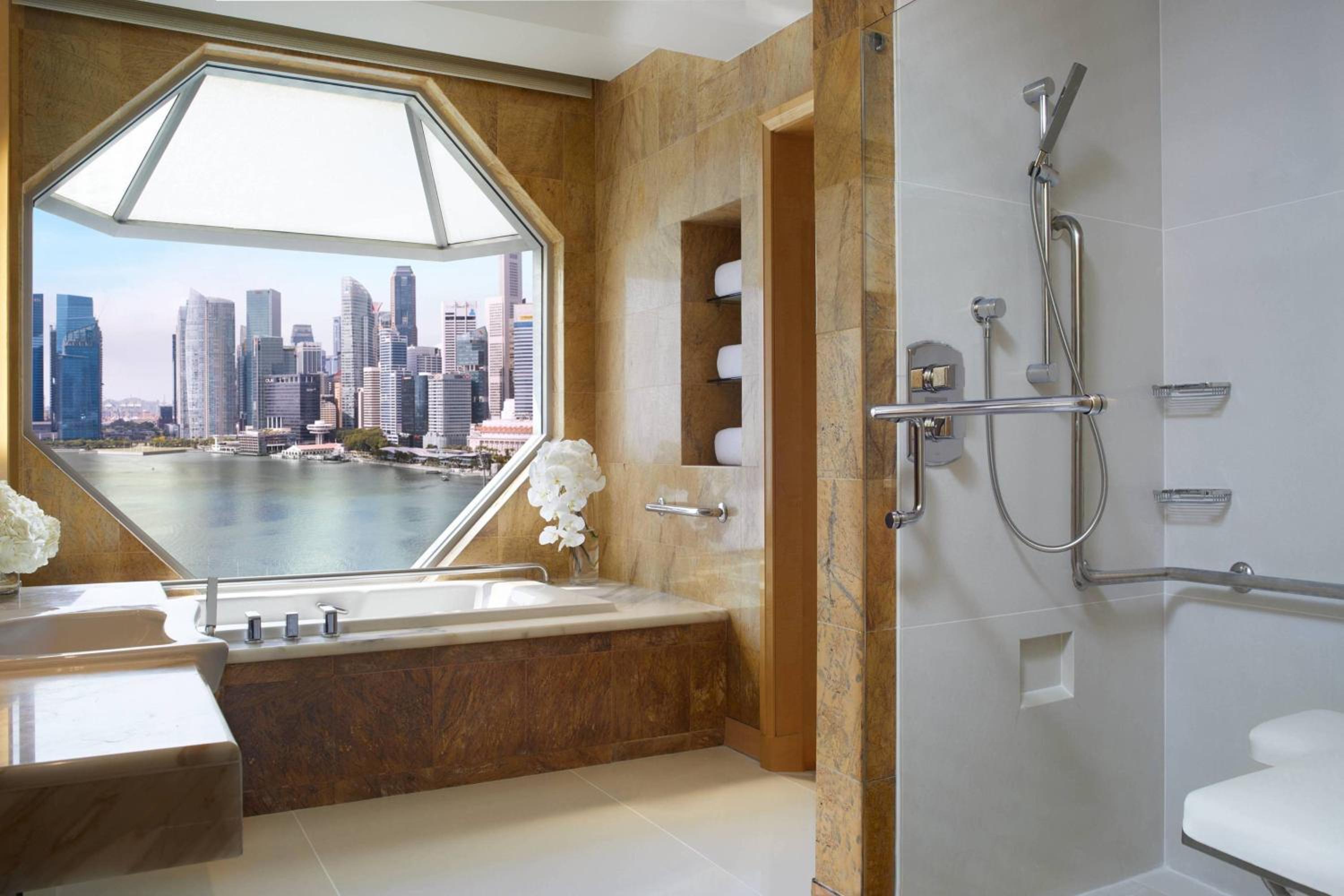 Deluxe Marina, 1 King Bed, Marina Bay View photo 3