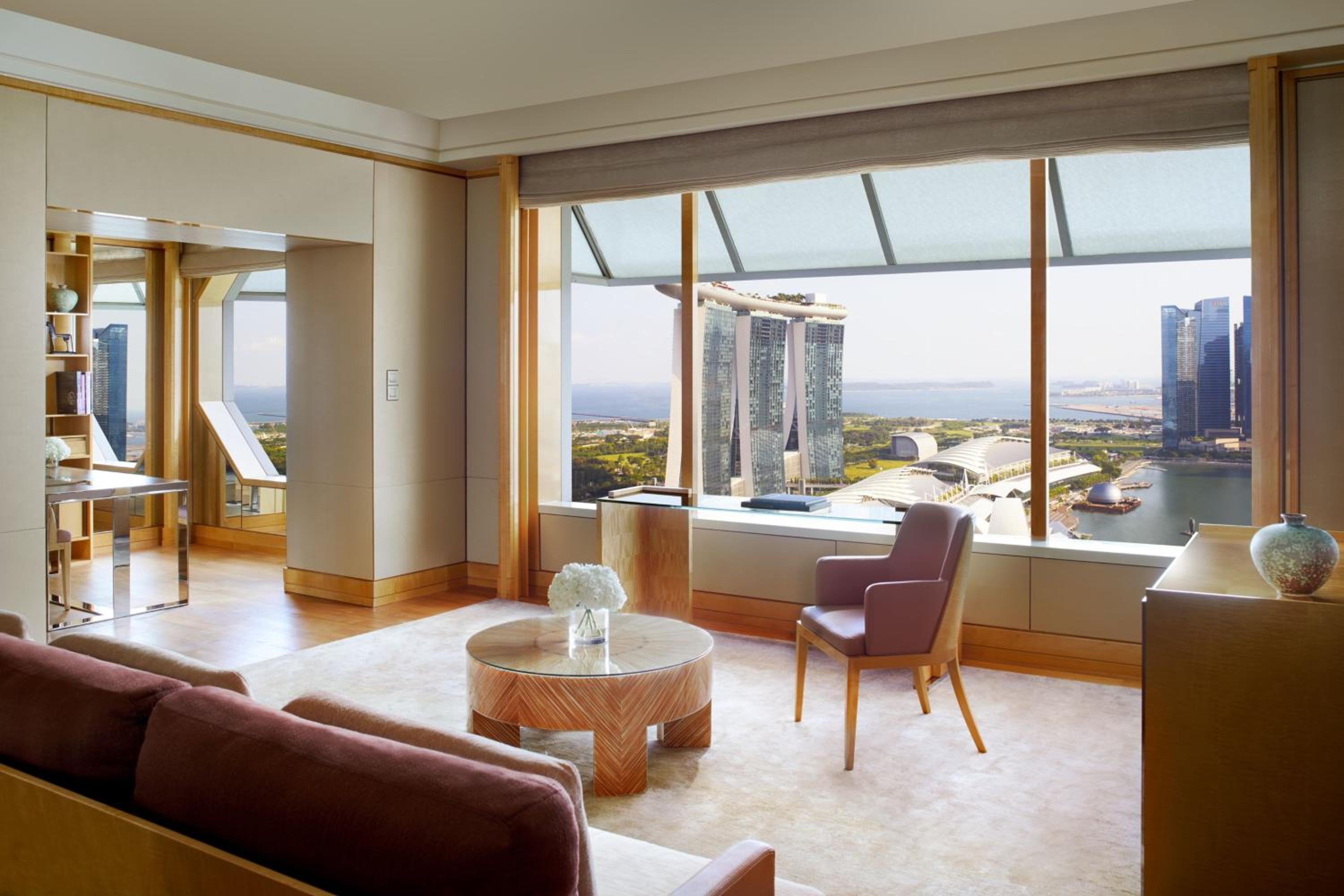 1 Bedroom Millenia Suite, 1 King Bed, Marina Bay View, Lounge Access