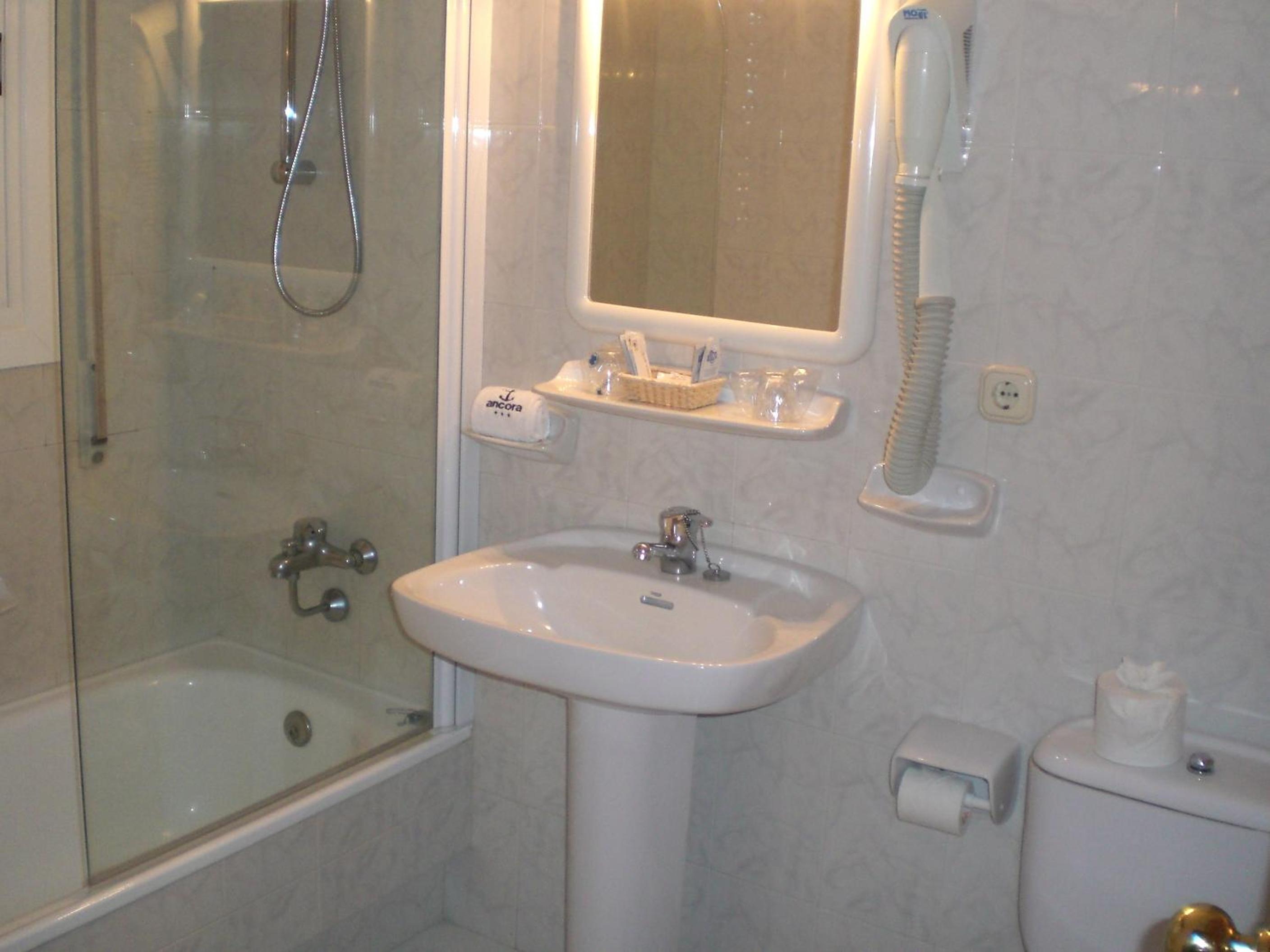 Classic Single Room with Balcony photo 2