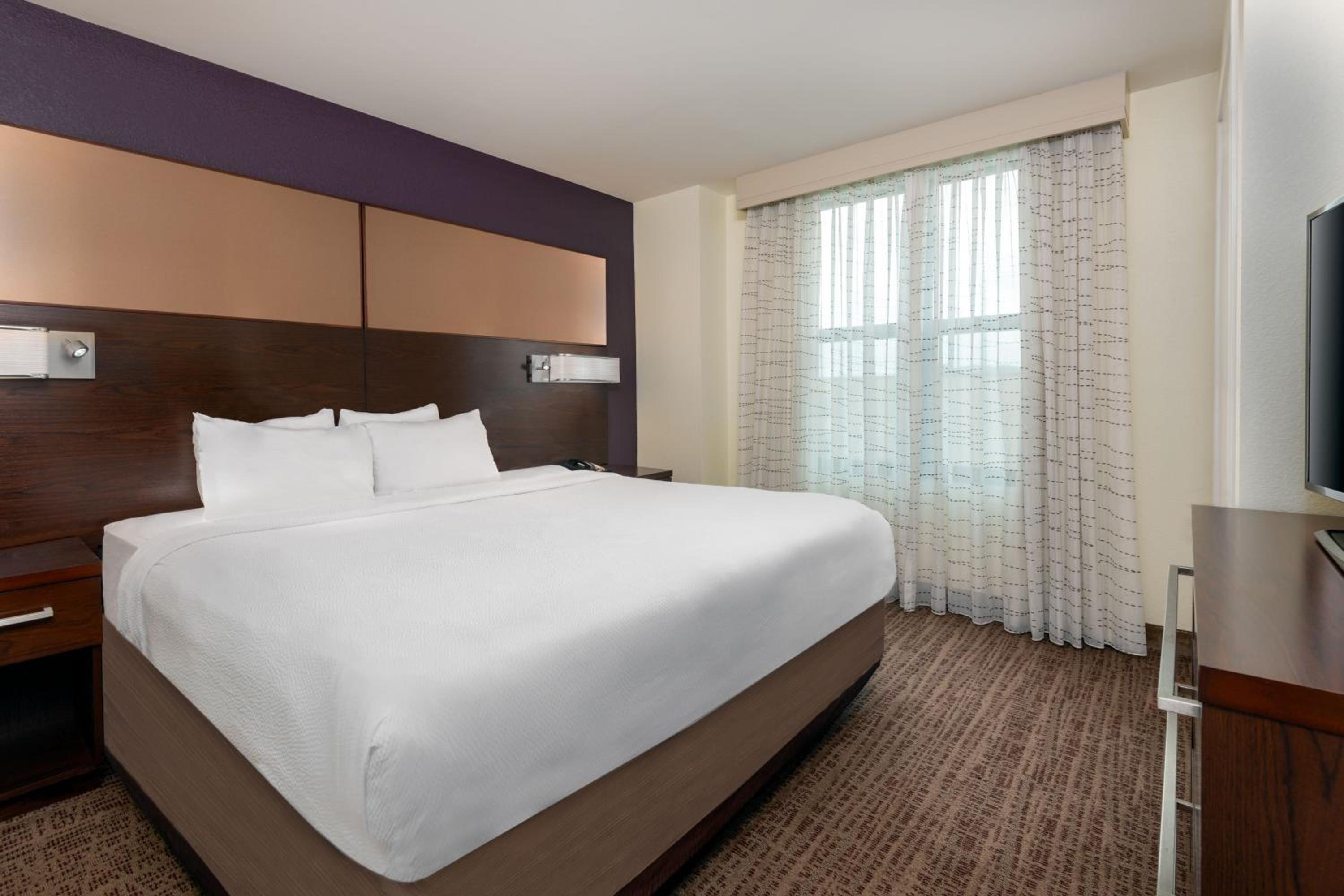 One-Bedroom King Suite with Sofa Bed - Hearing Accessible photo 2