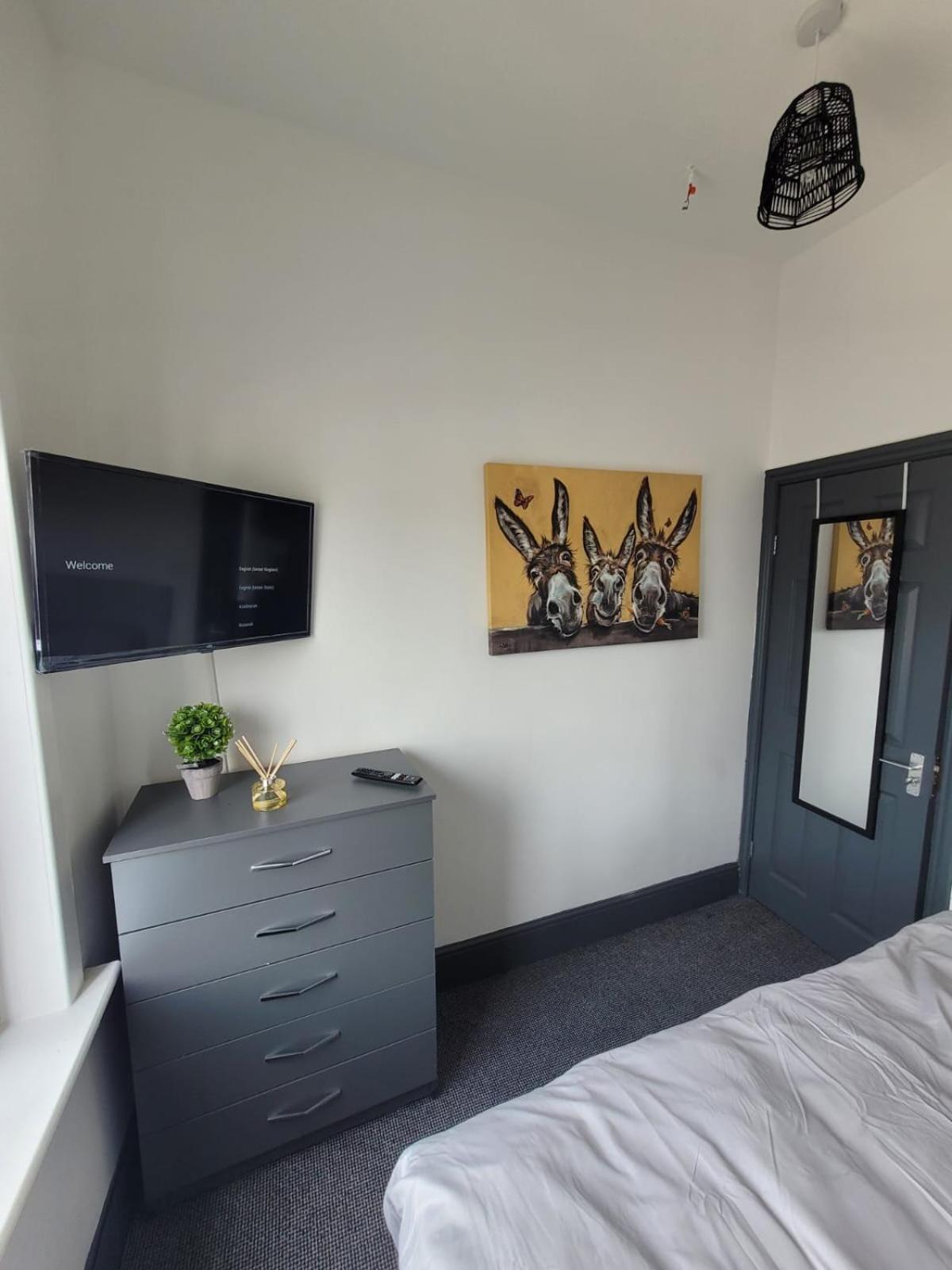 Single Room with Shared Bathroom