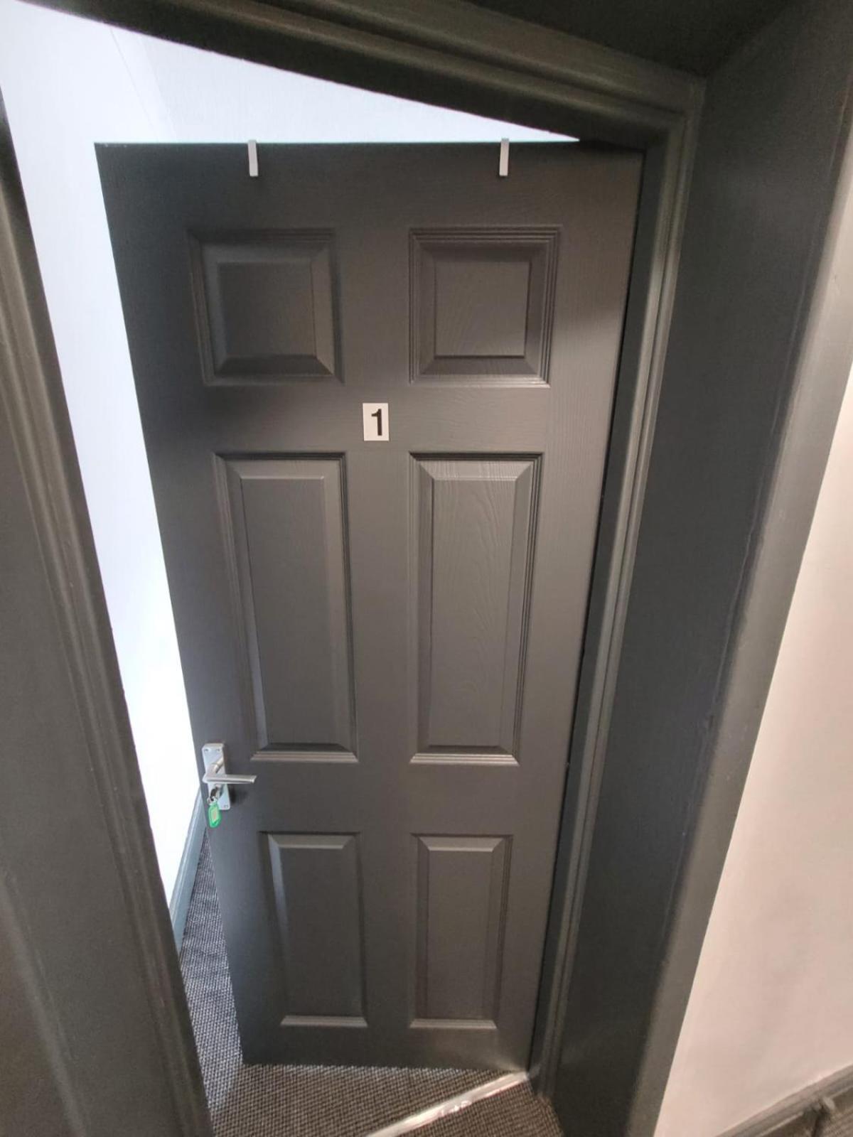 Basic Triple Room with Shared Bathroom photo 3