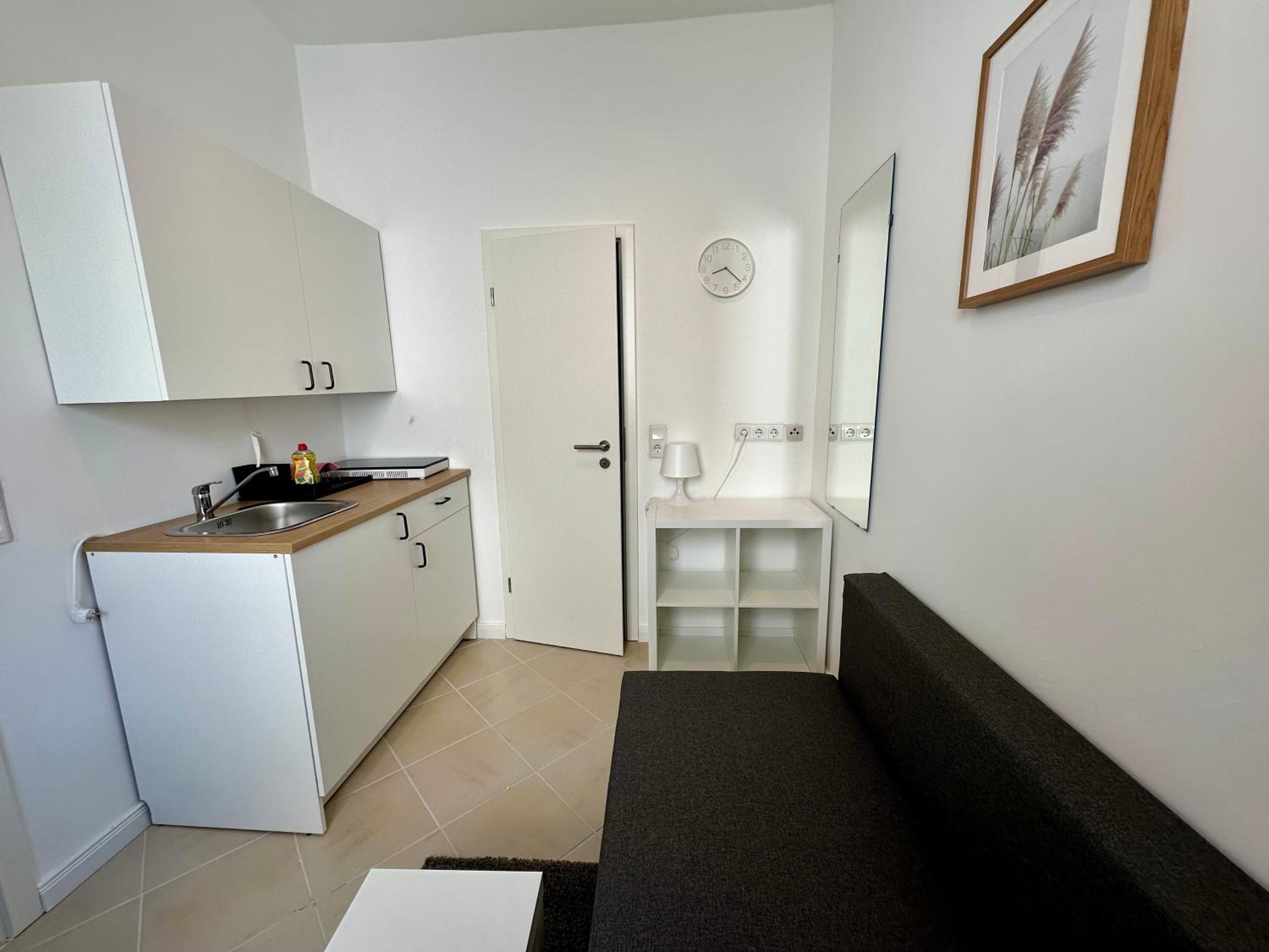 Small Single Room photo 2