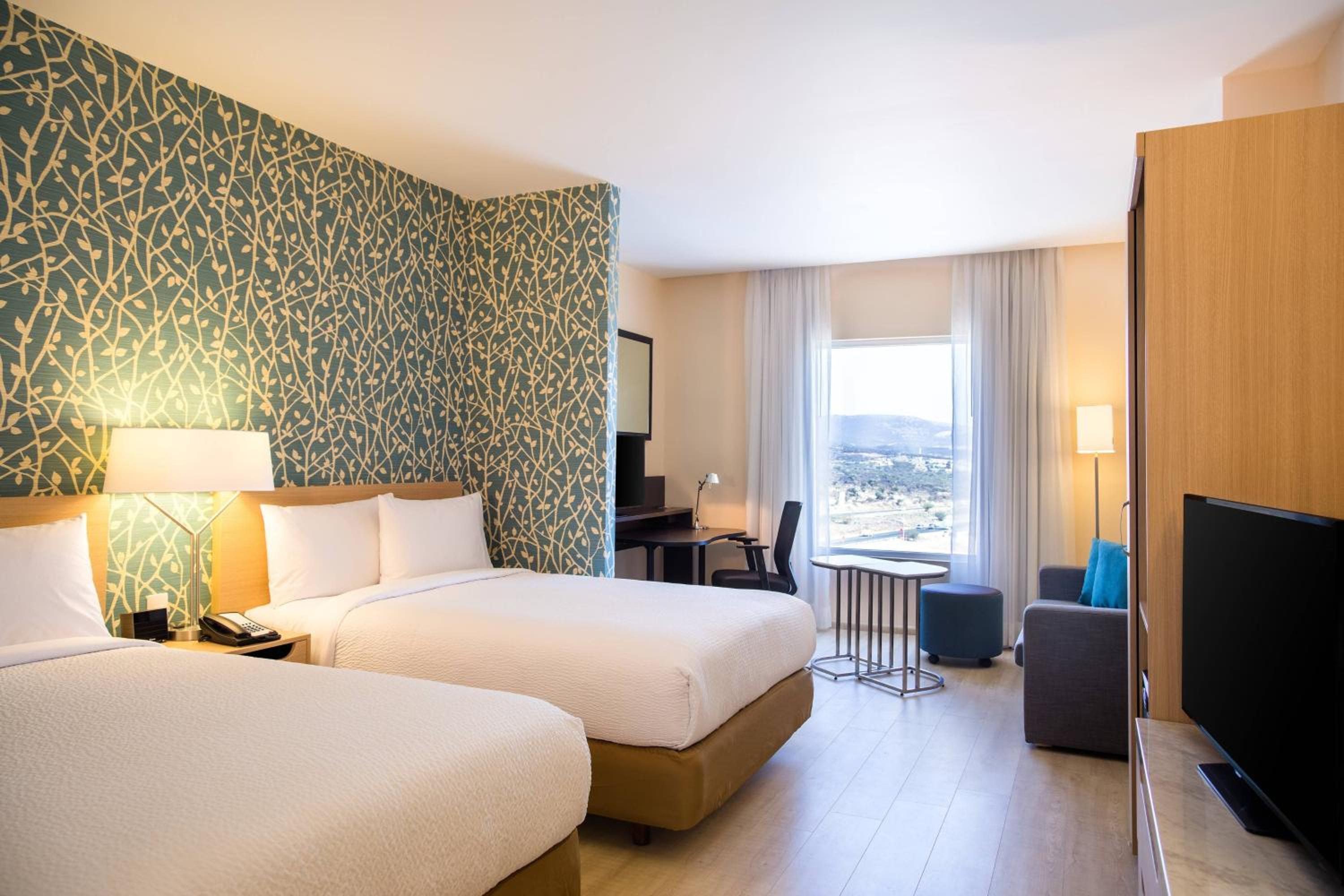 Suite with Two Queen Beds photo 3