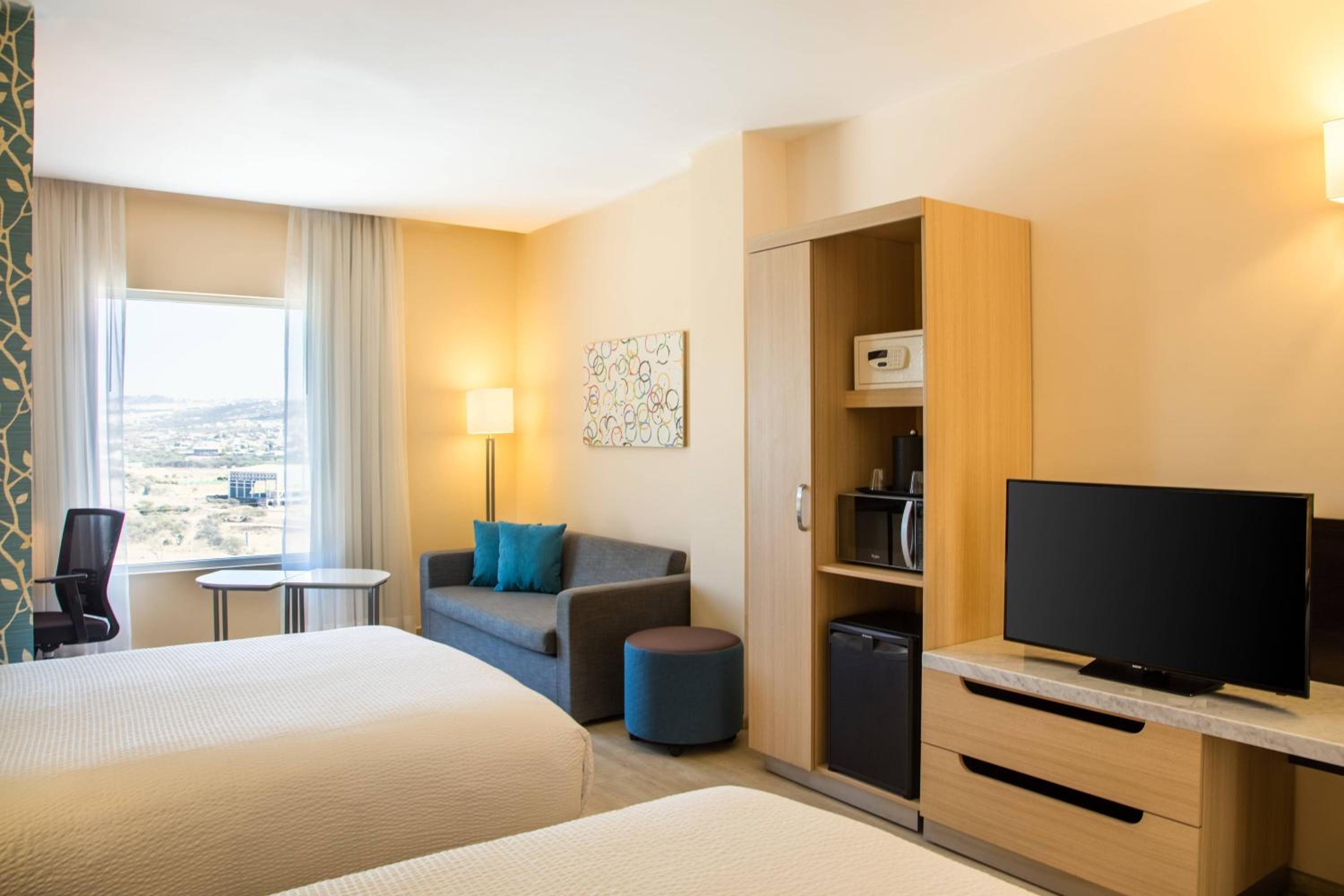 Suite with Two Queen Beds photo 2