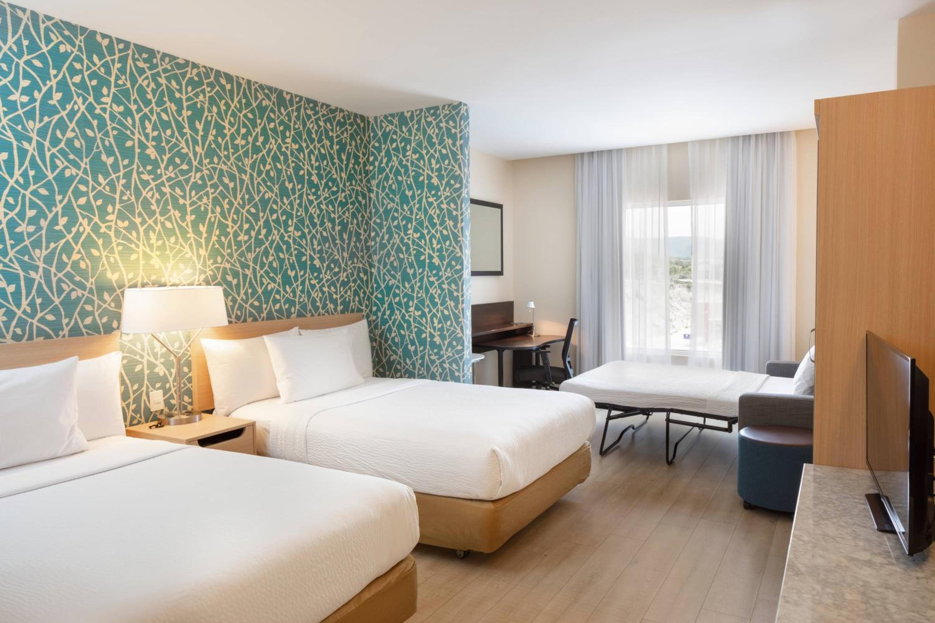 Suite with Two Queen Beds photo 1