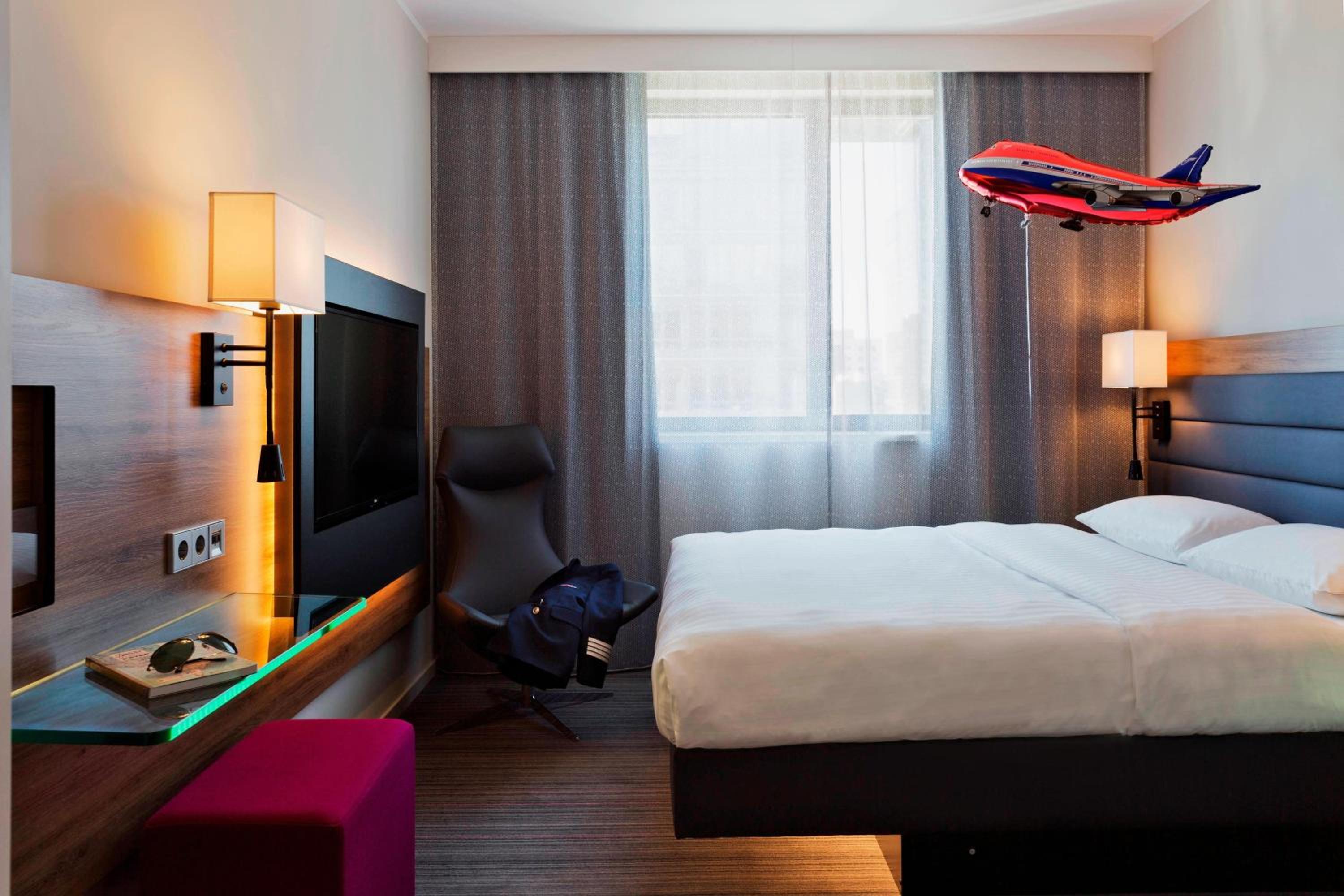 Moxy Queen Room