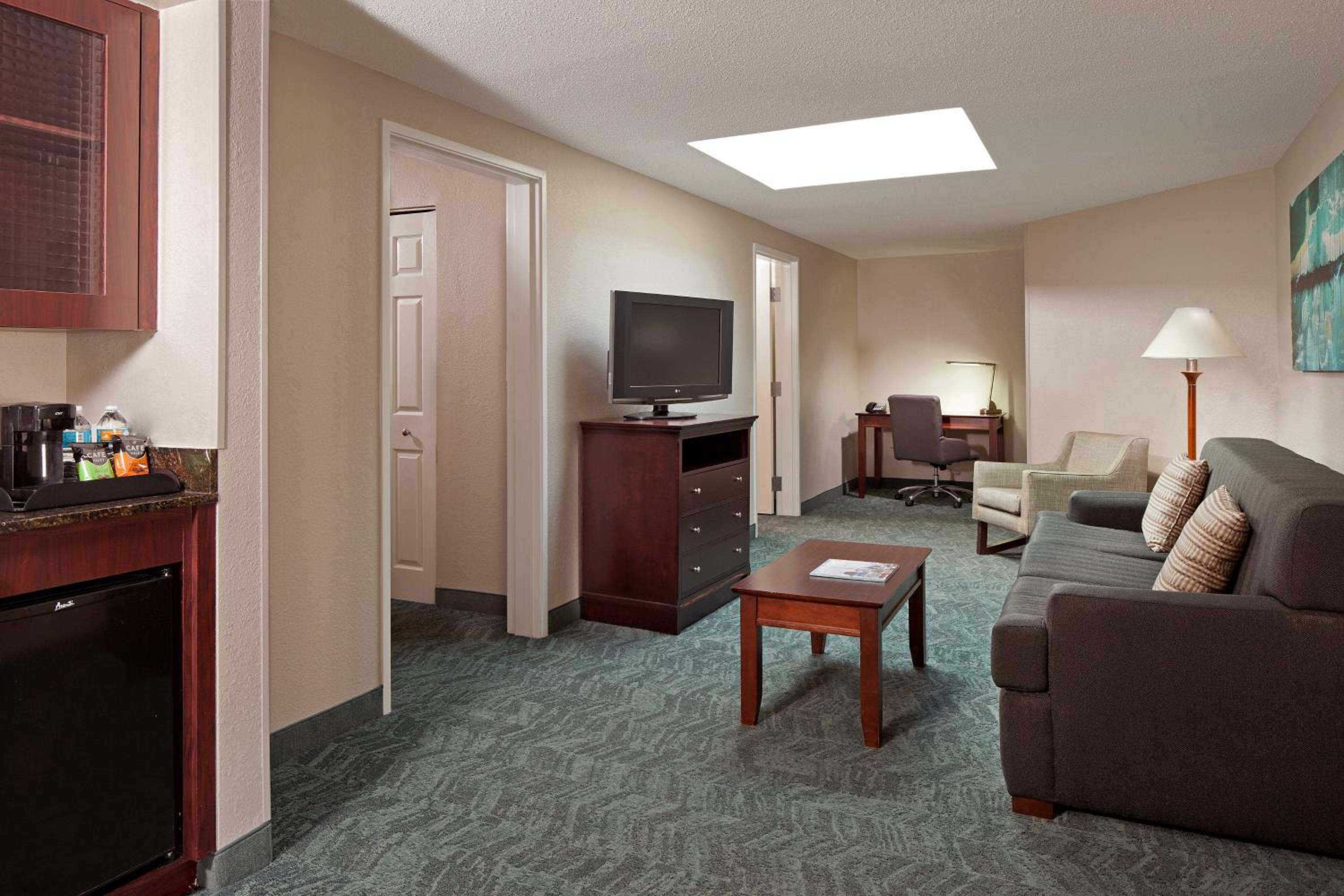 2 Bedroom Larger Suite, High floor - Photo 1