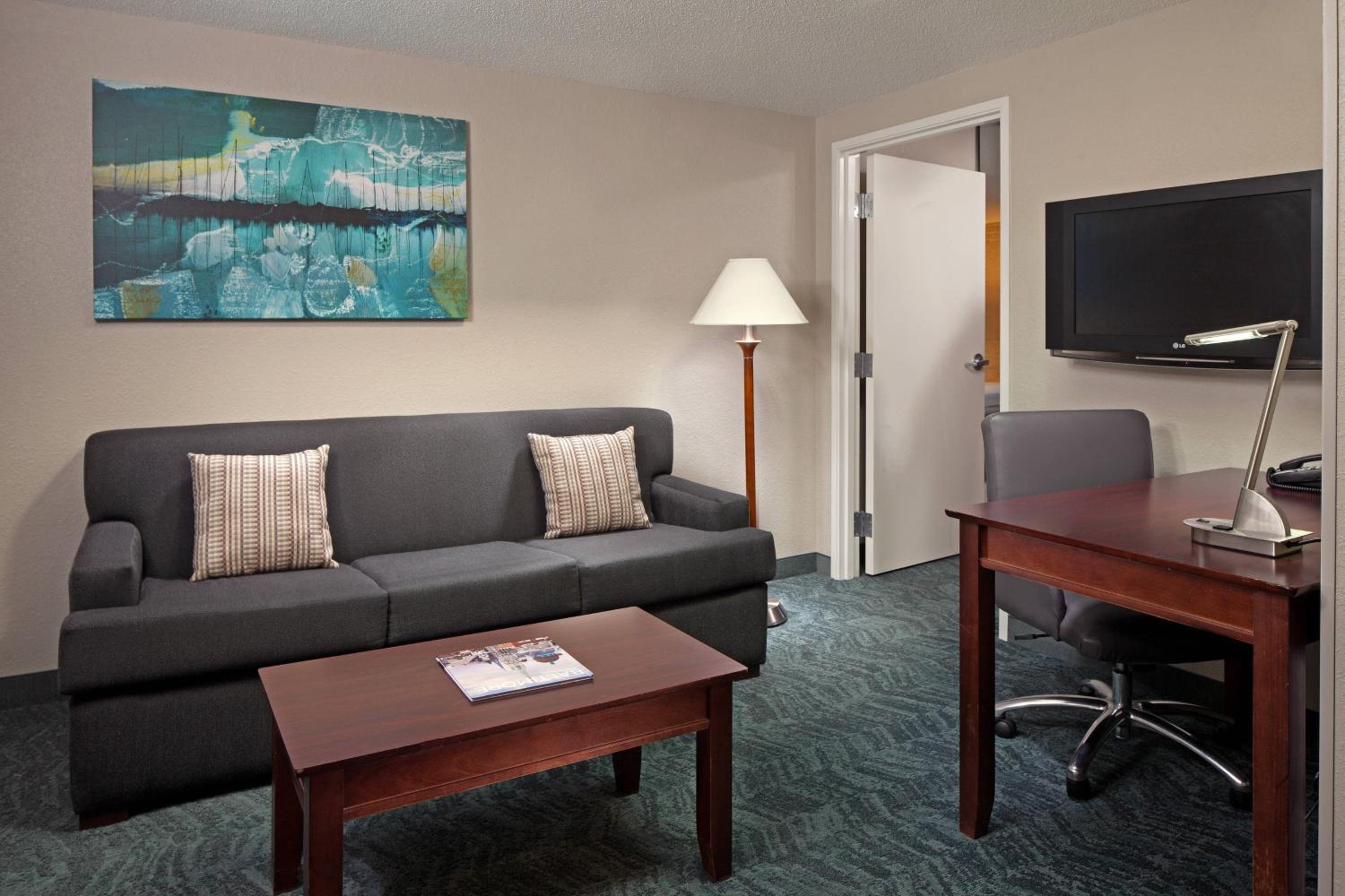 2 Bedroom Larger Suite, High floor - Photo 2