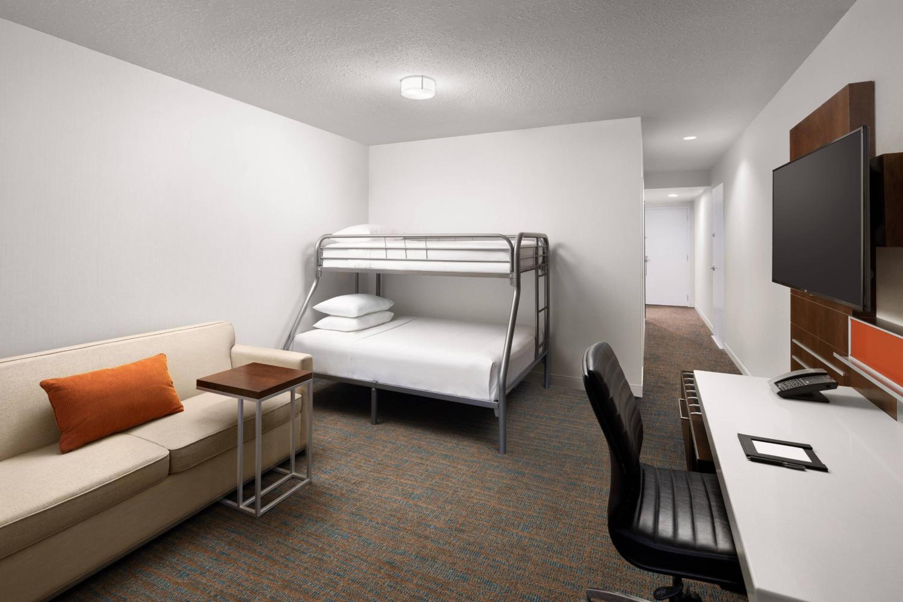 One-Bedroom Family Suite with Queen Bunk and Sofa Bed thumbnail 6