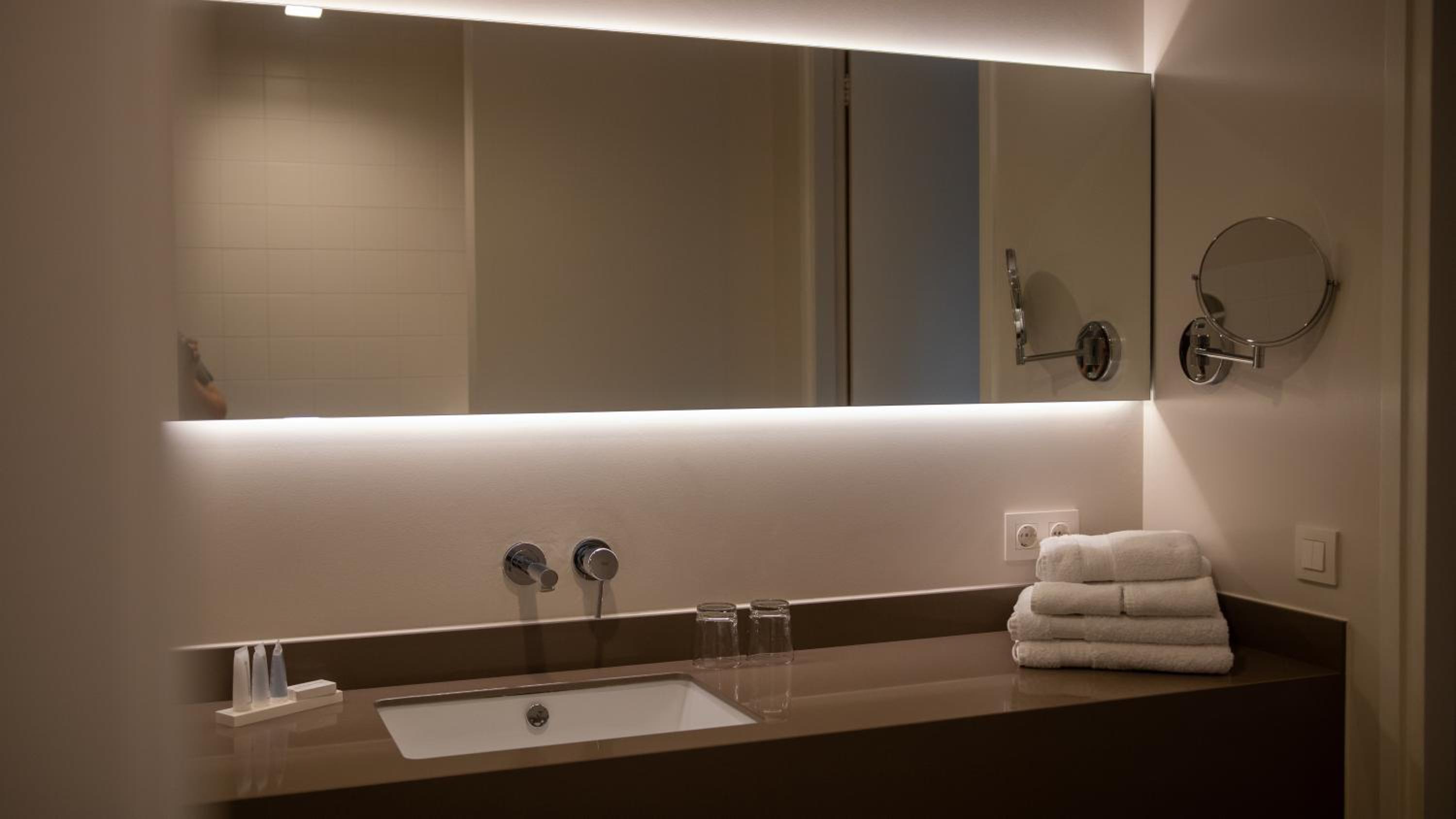 Deluxe Double Room with Bath photo 2