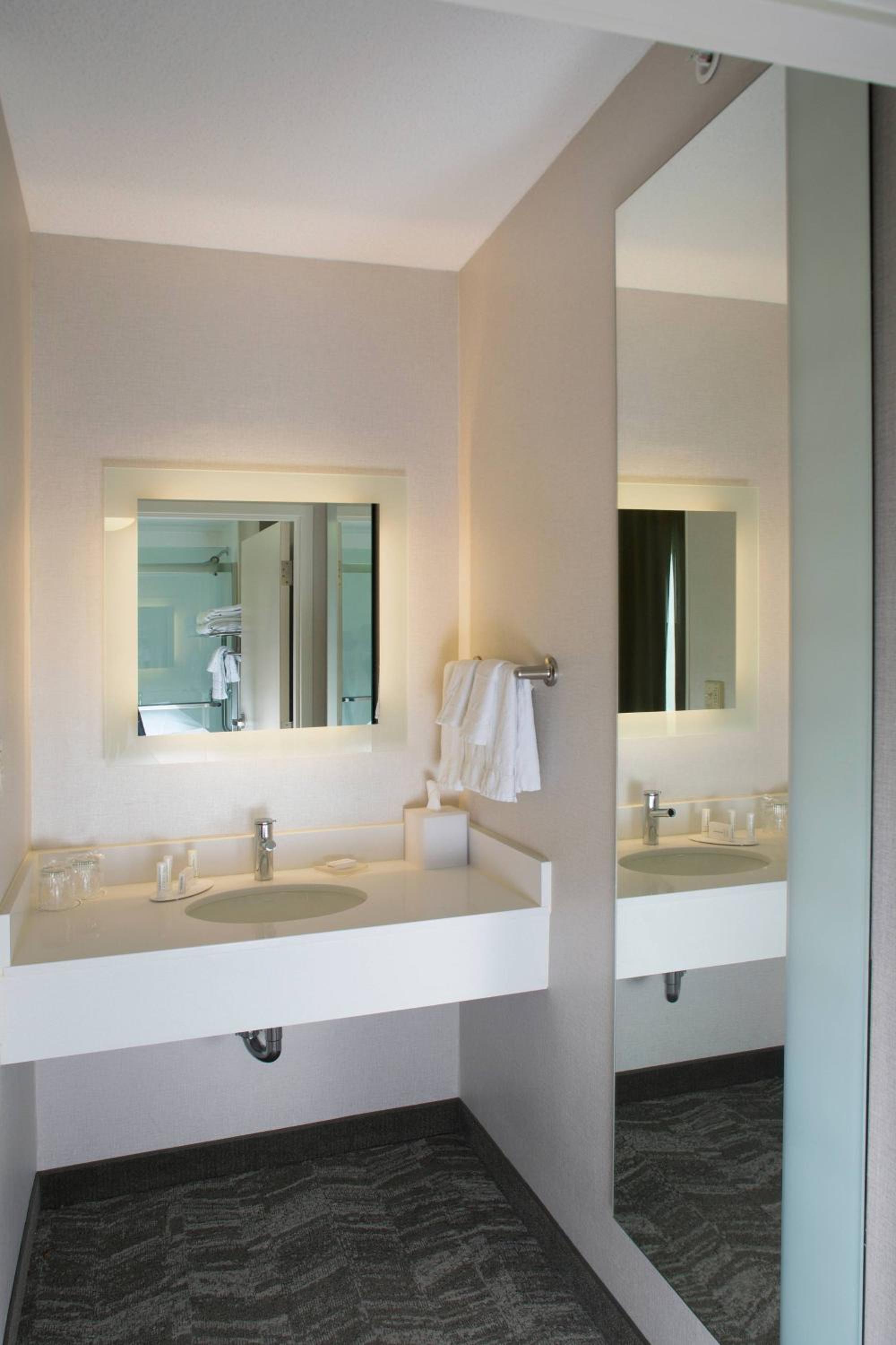 Double Suite with Two Double Beds - Photo 3