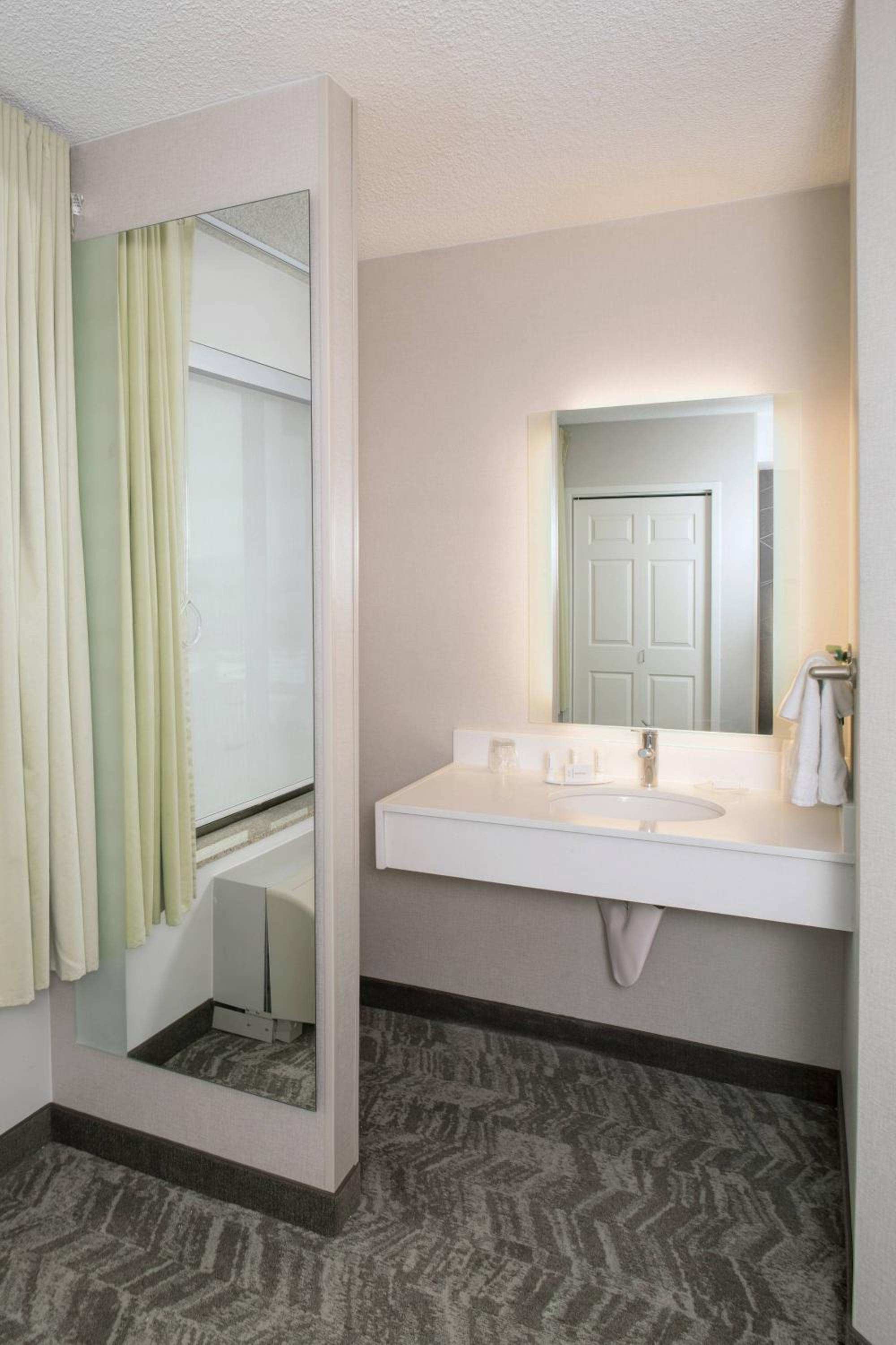 Double Suite with Two Double Beds - Photo 2