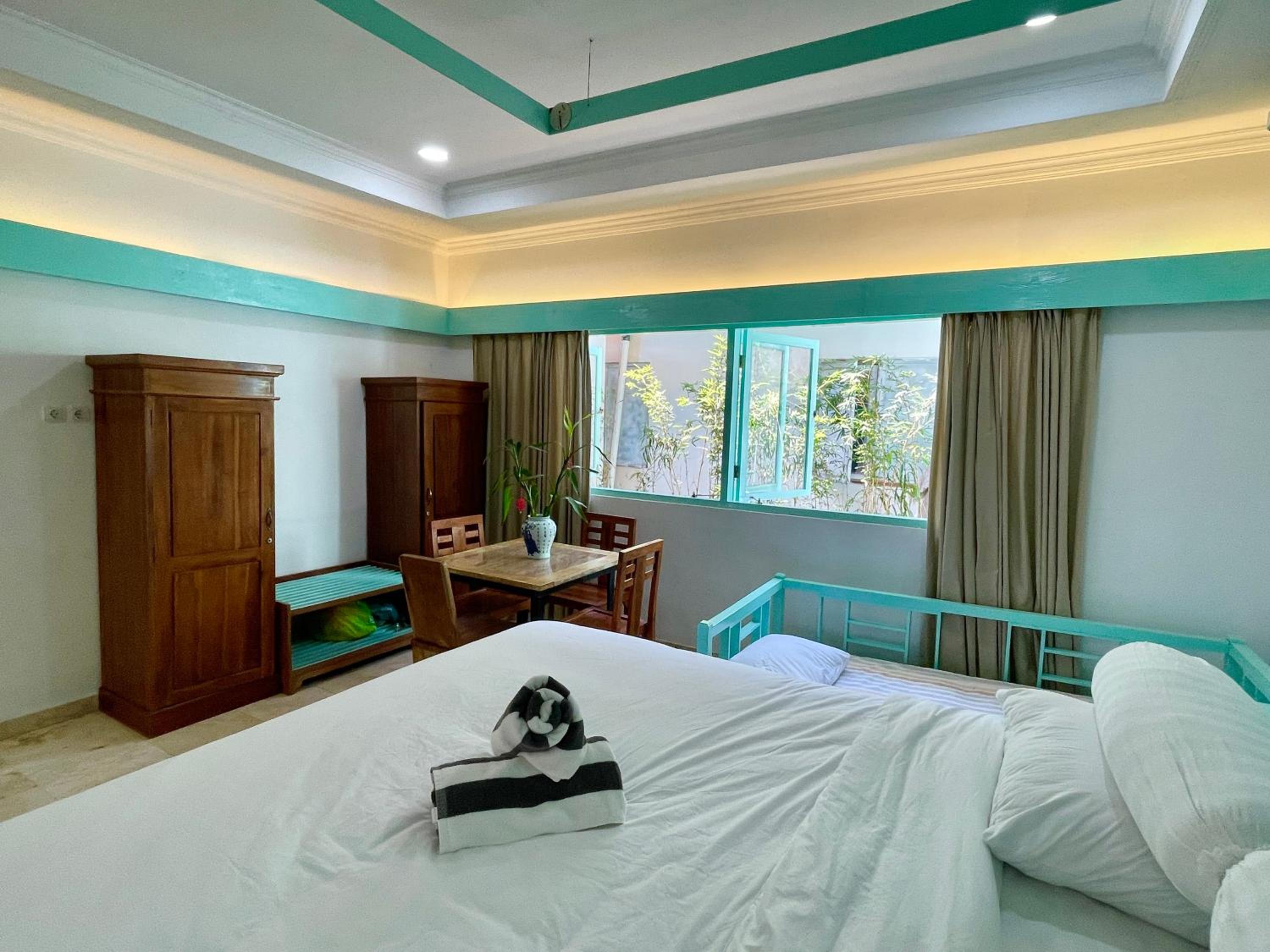 Queen Room With Pool View photo 1