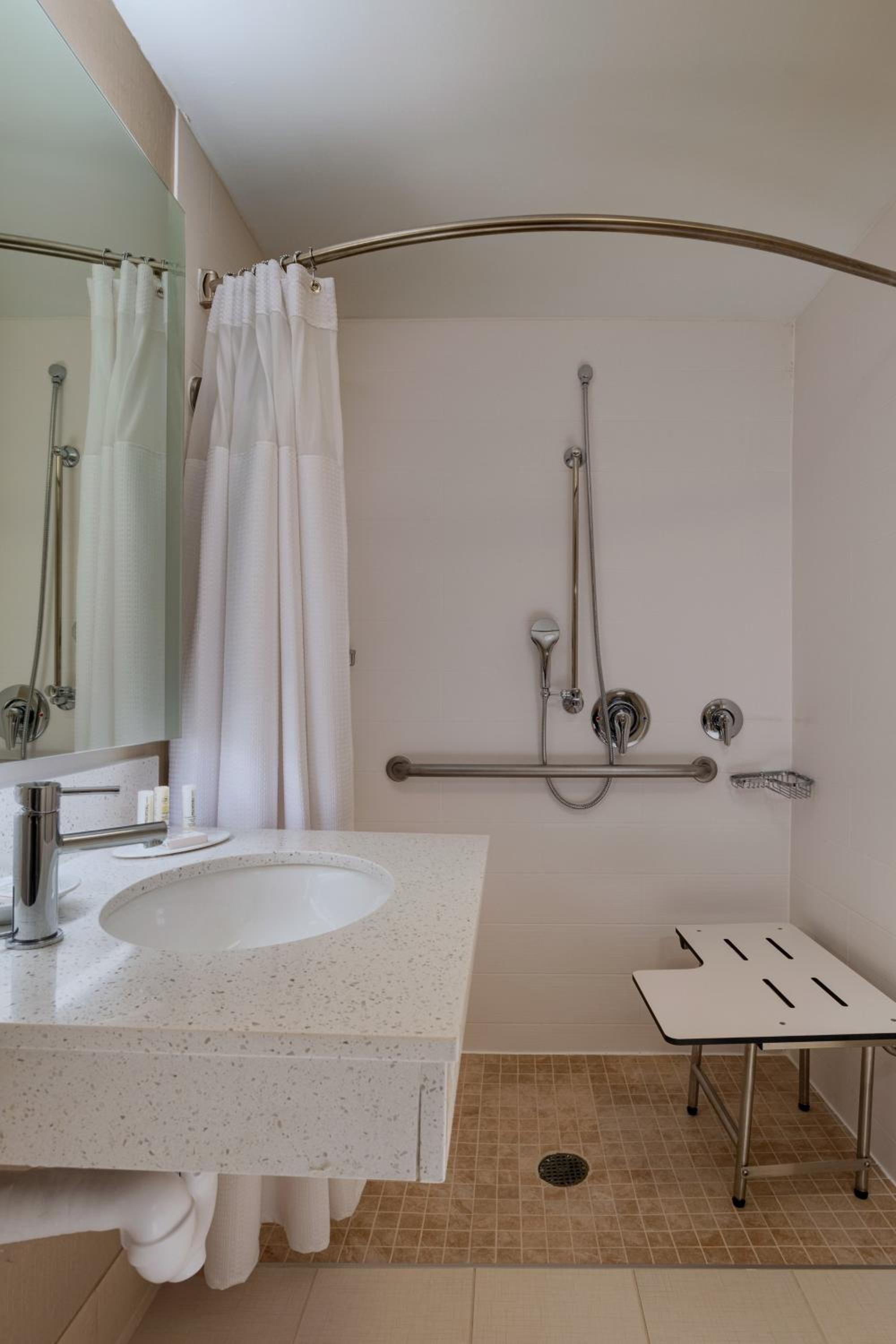 Queen Suite with Sofa Bed - Photo 6