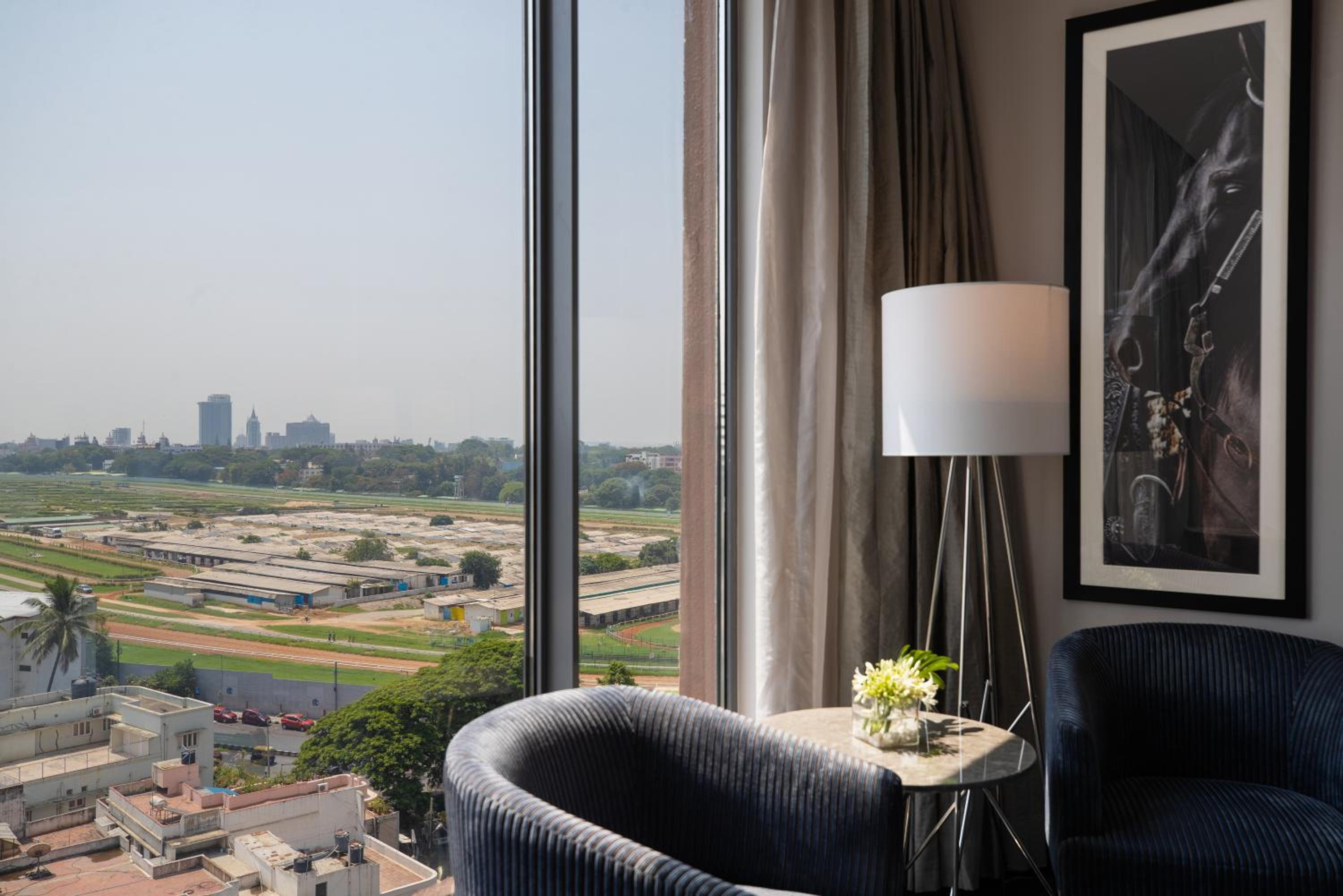 Twin Room with Race Course View photo 2