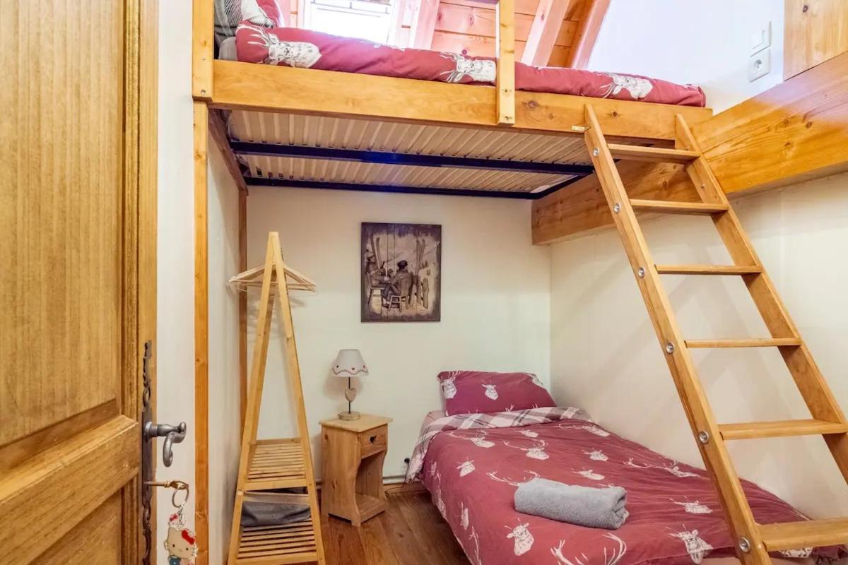Twin Room with Shared Bathroom and Toilet photo 1