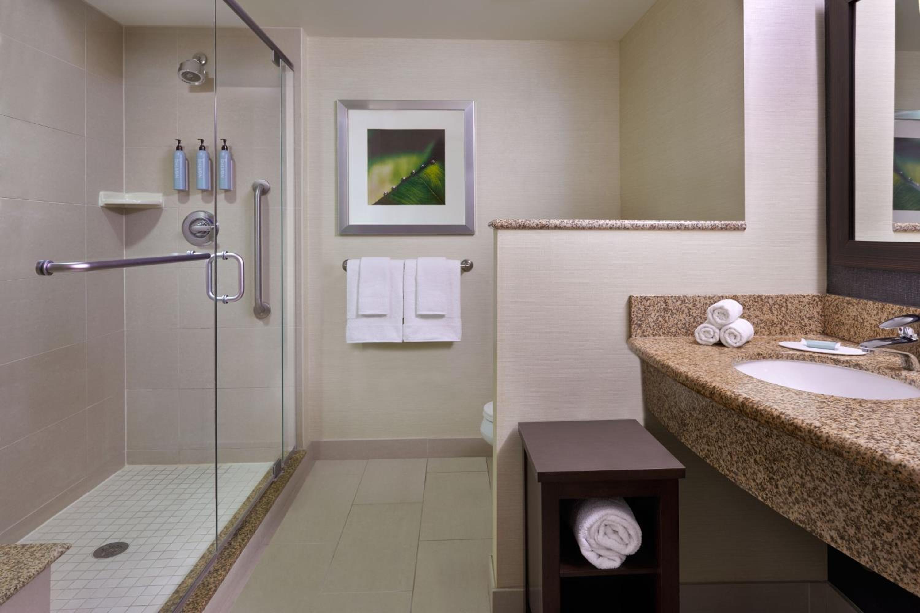 Guest room, 1 King - Photo 3