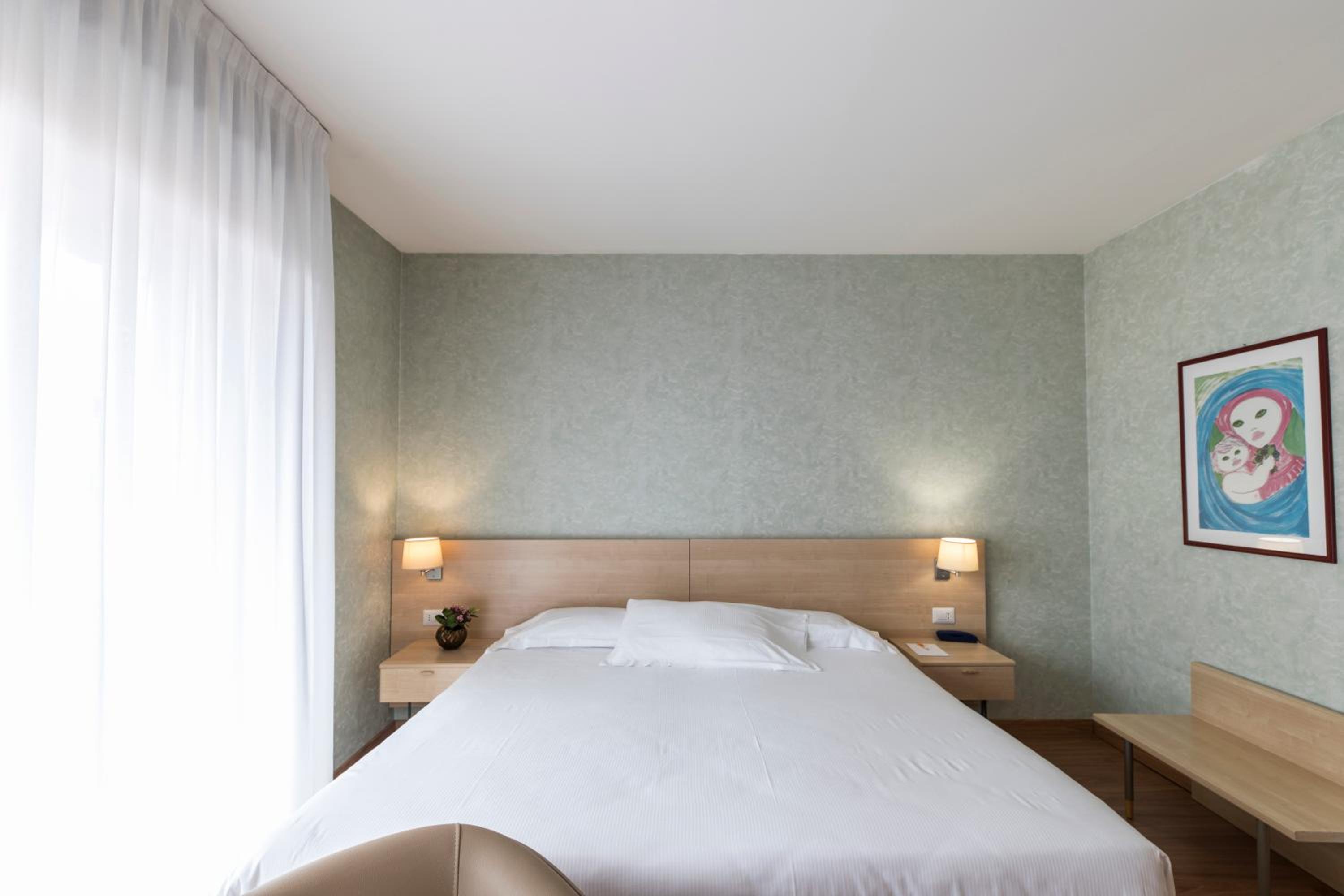 Standard Double Room - Photo 18
