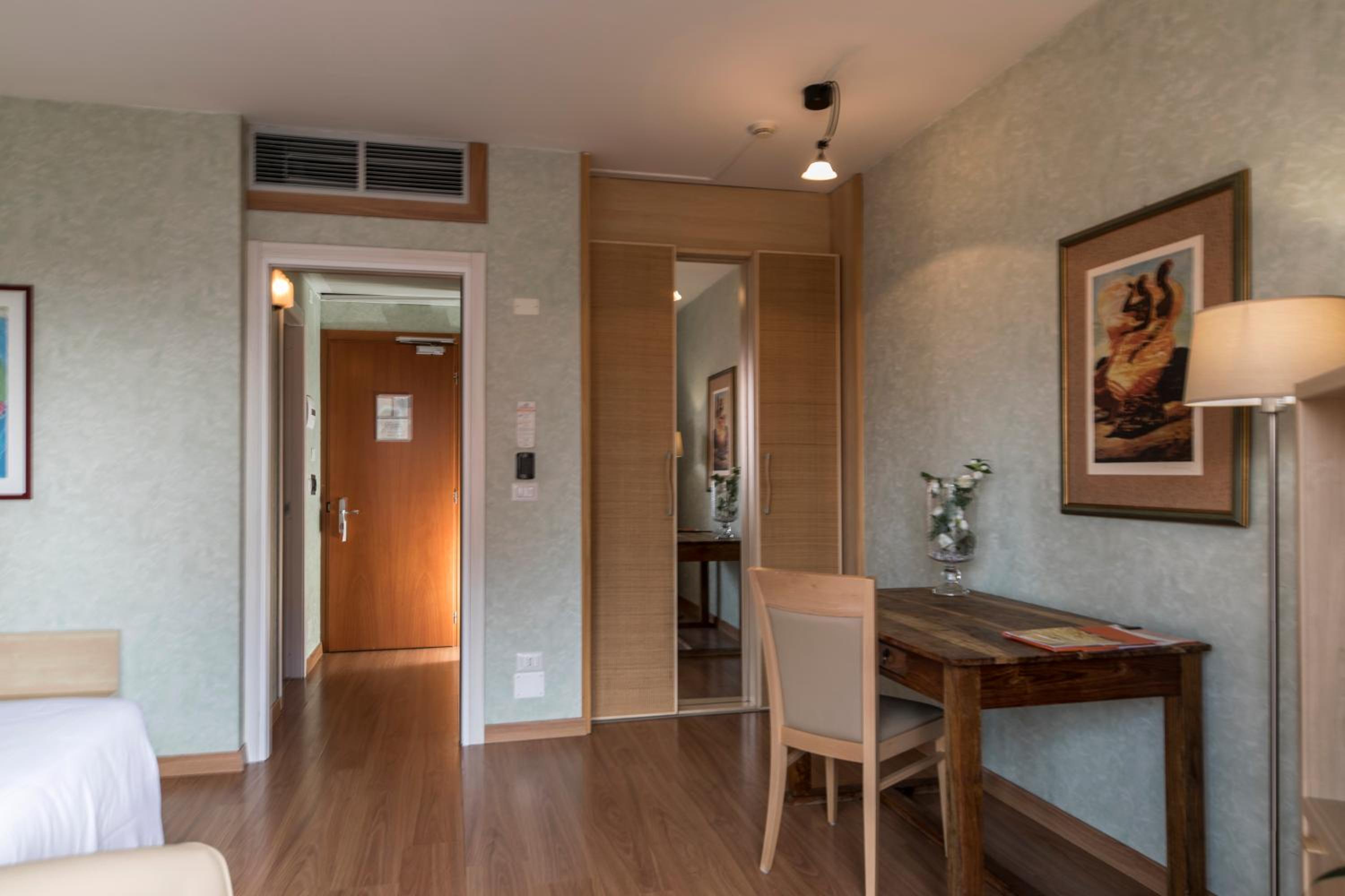 Standard Double Room - Photo 4