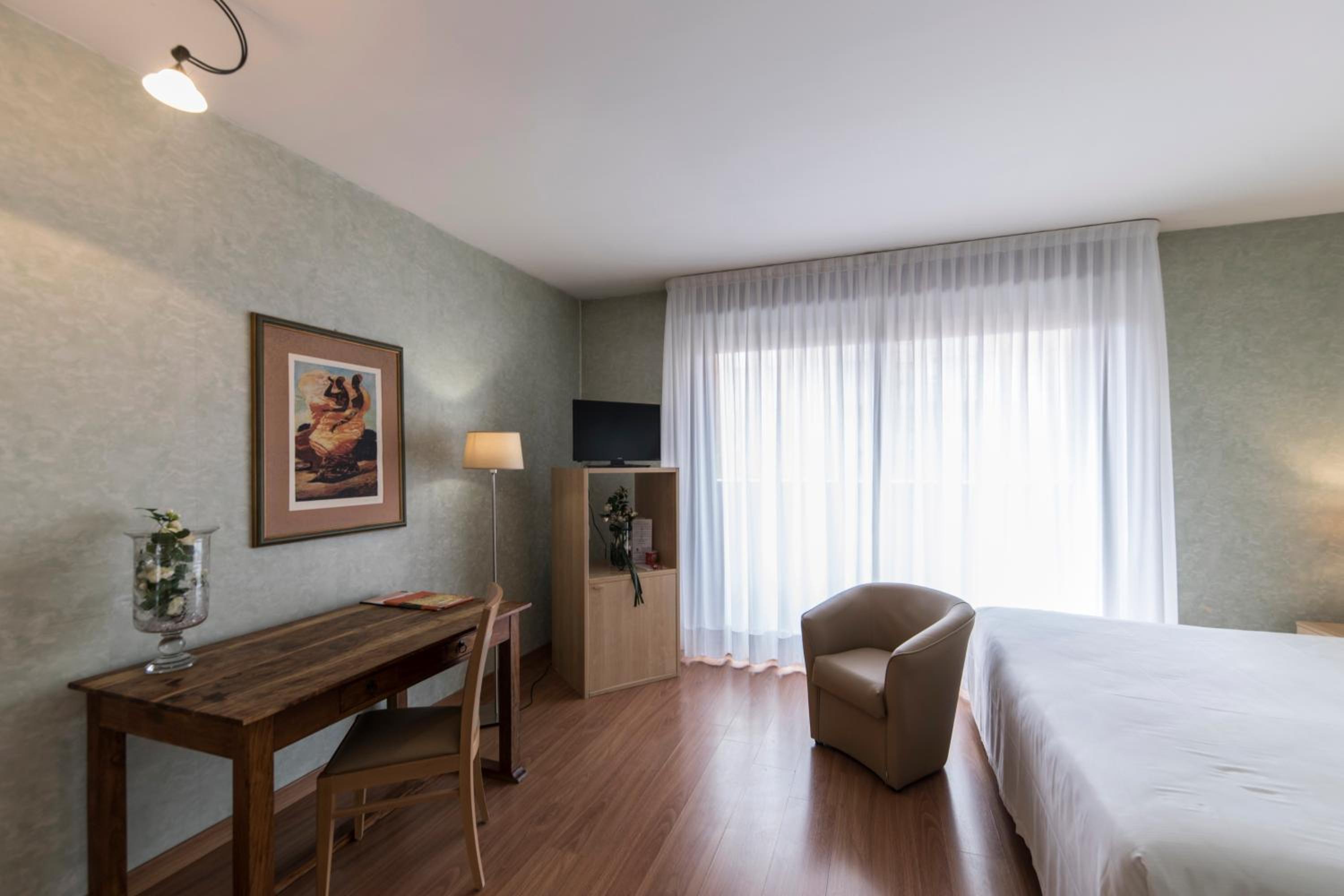 Standard Double Room - Photo 5