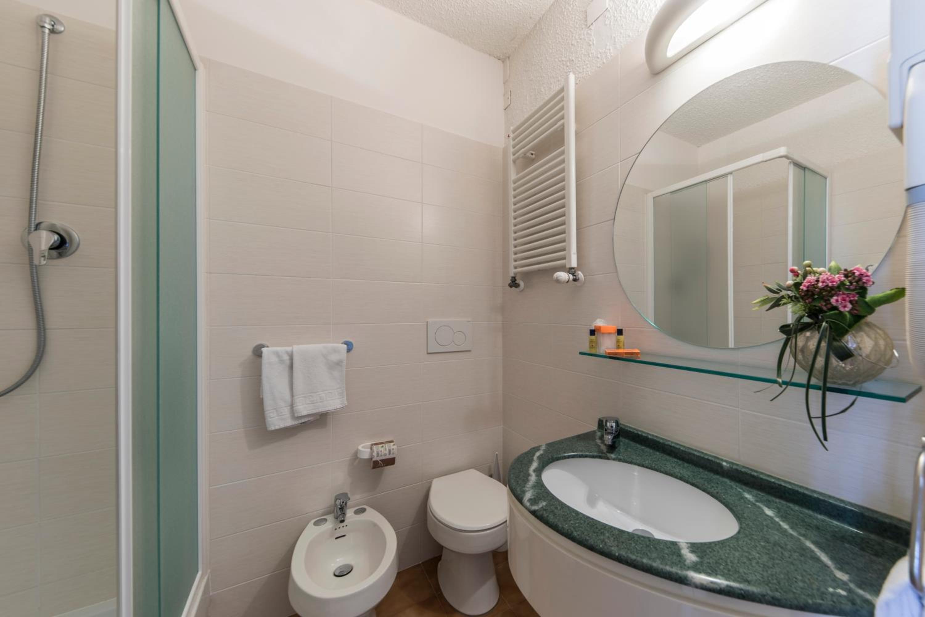 Standard Double Room - Photo 14
