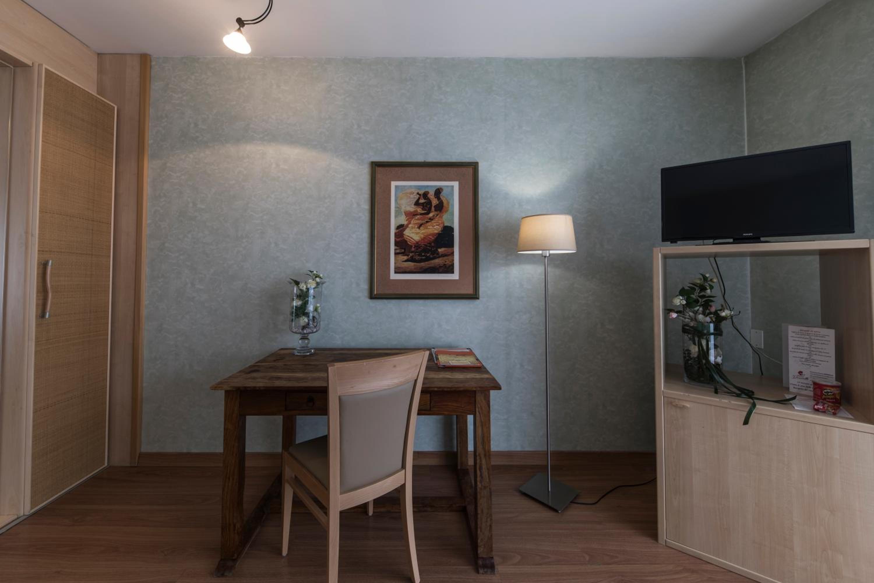 Standard Double Room - Photo 10