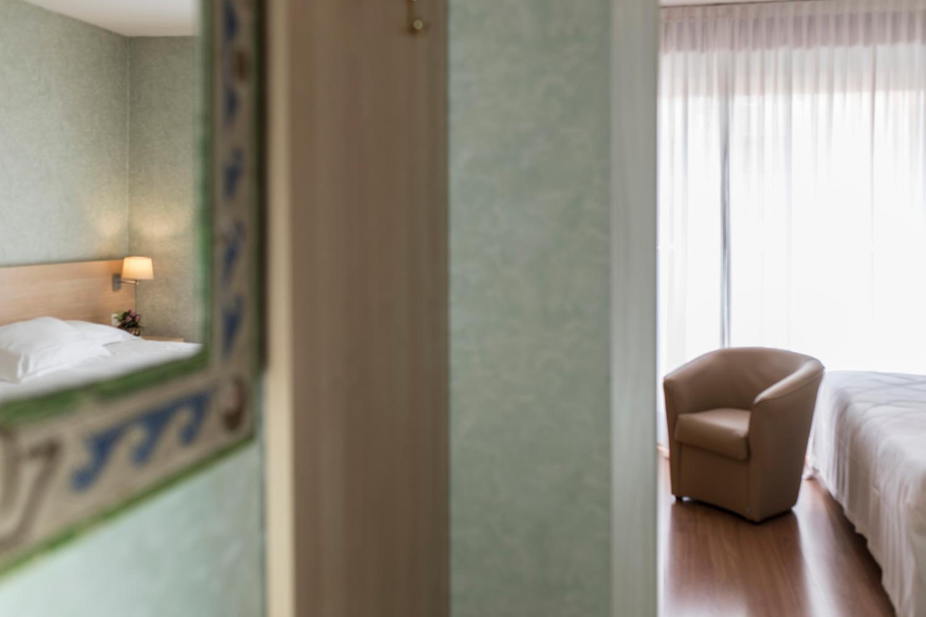Standard Double Room - Photo 6