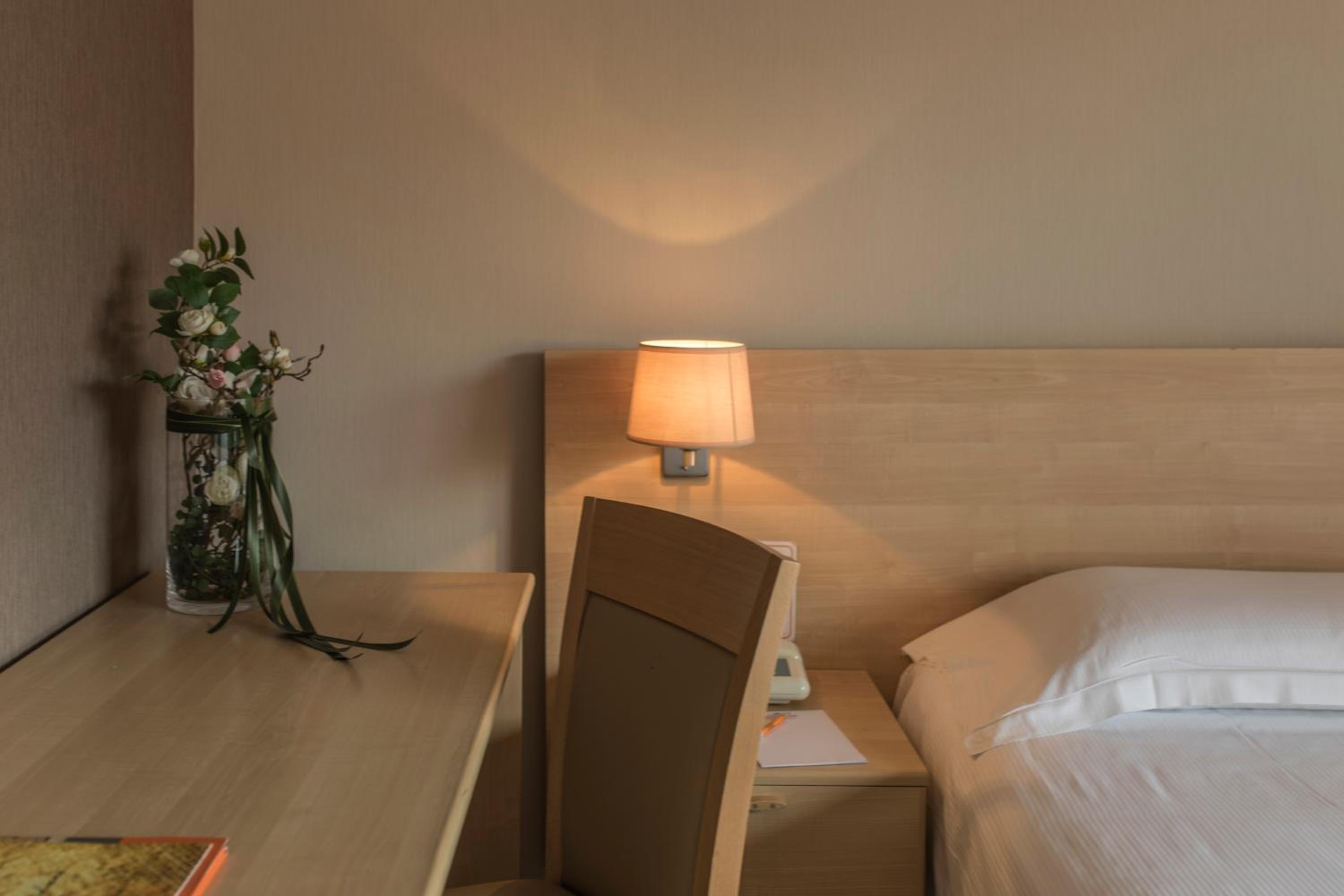 Standard Twin Room - Photo 2