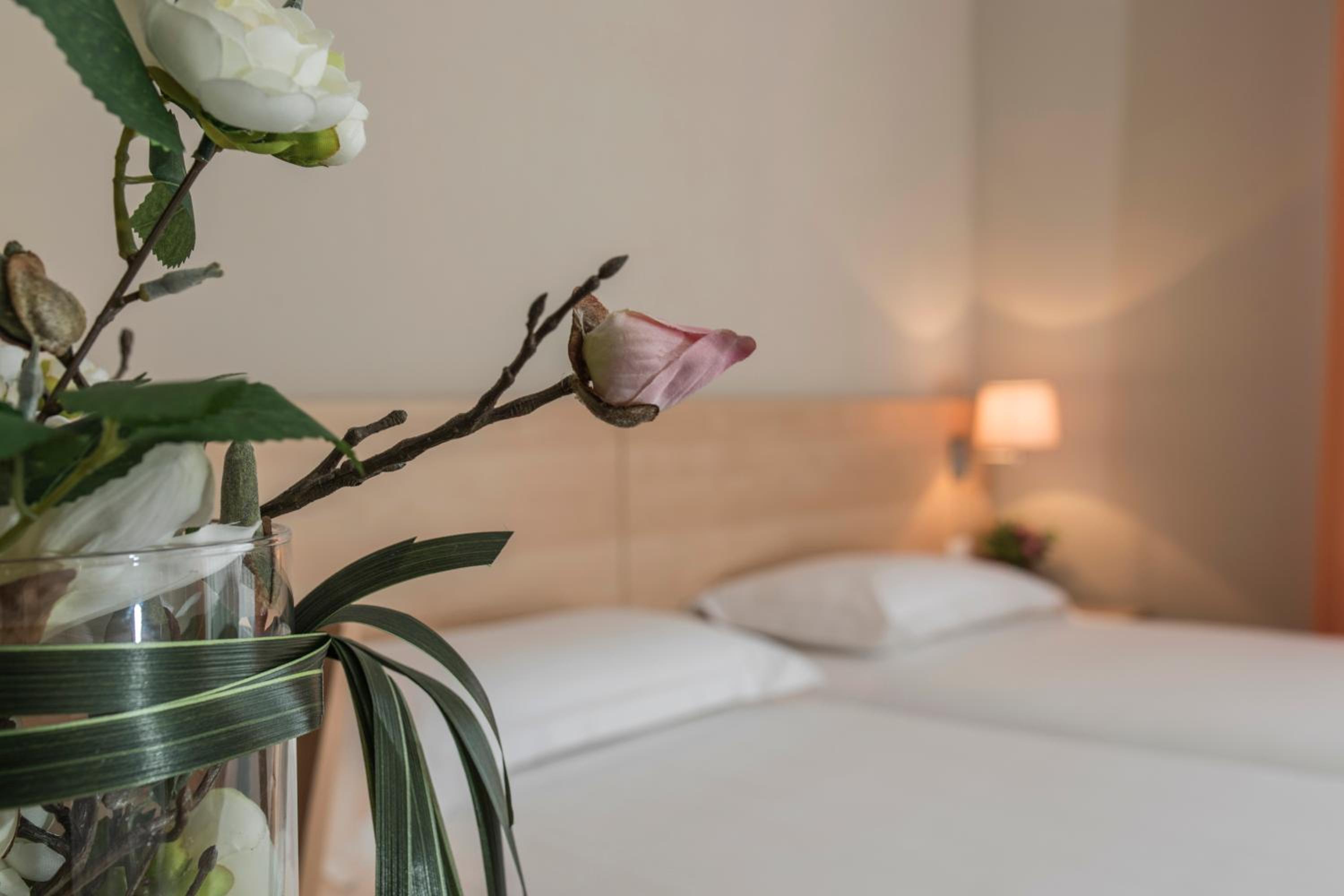 Standard Twin Room - Photo 8